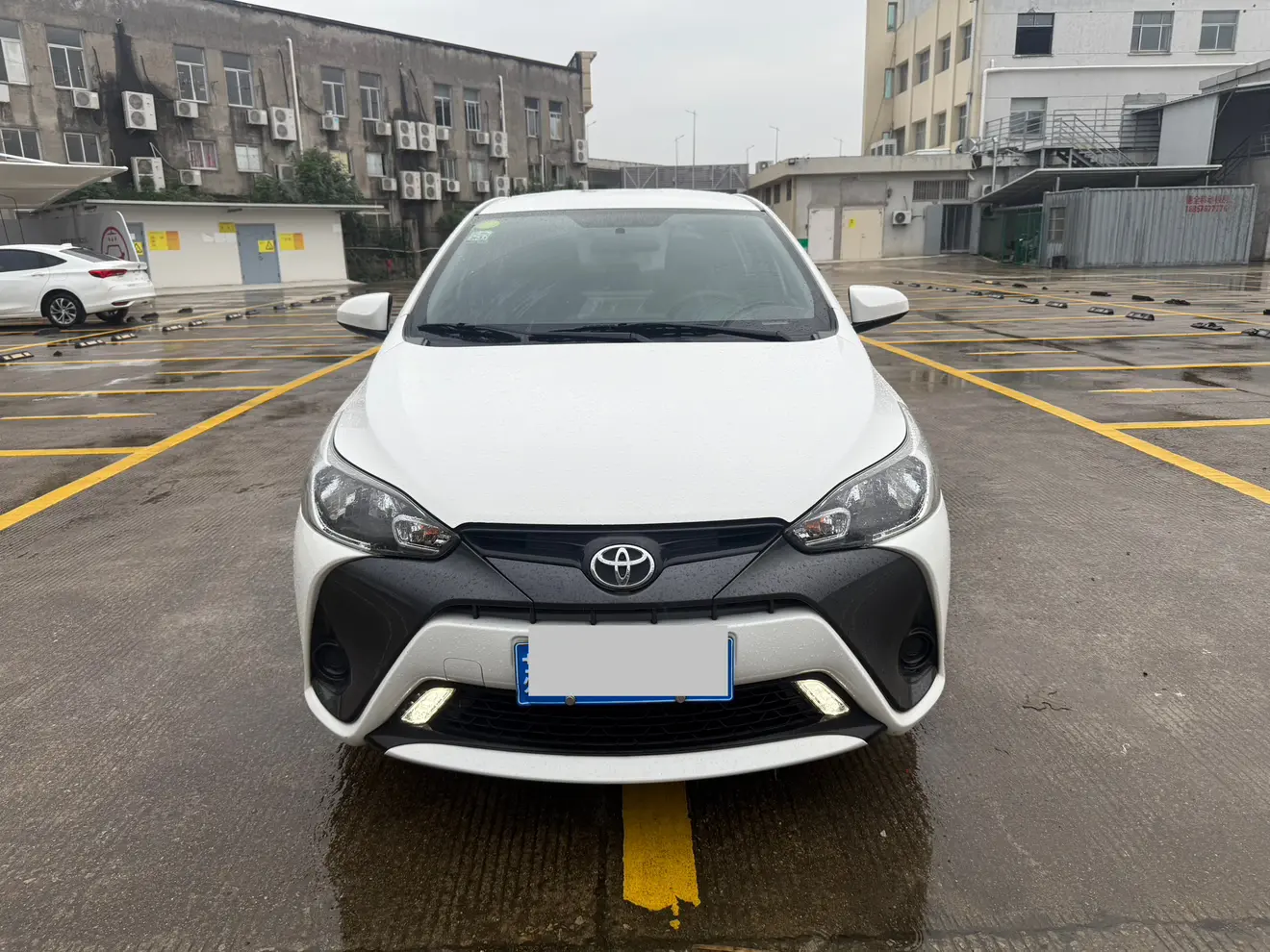 Toyota Yaris L  из Китая
