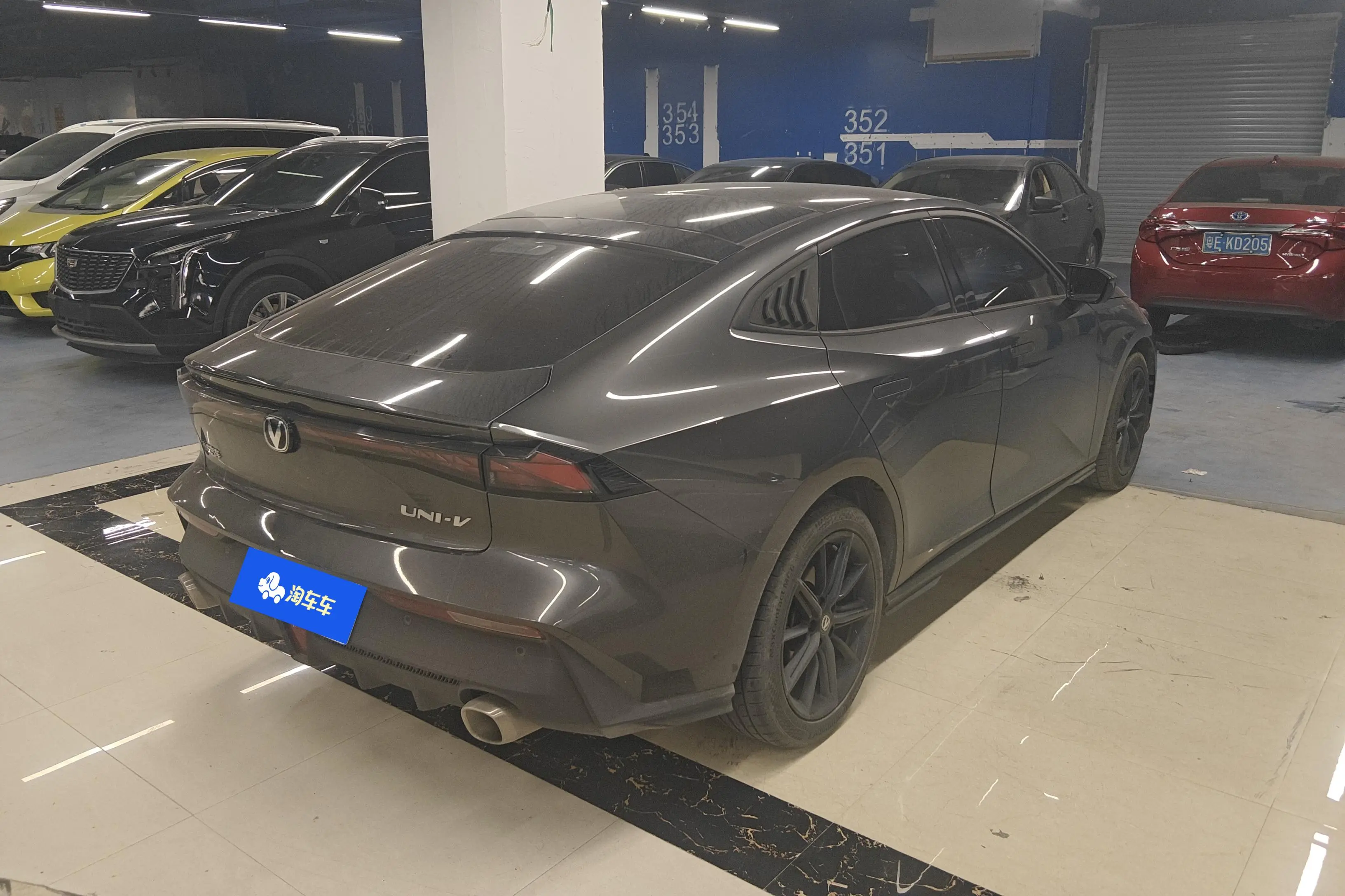 Changan UNI-V  из Китая