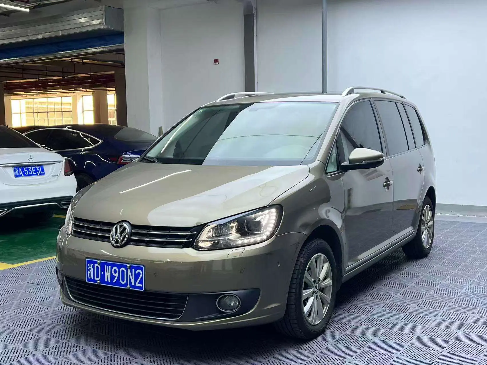 Volkswagen Touran  из Китая
