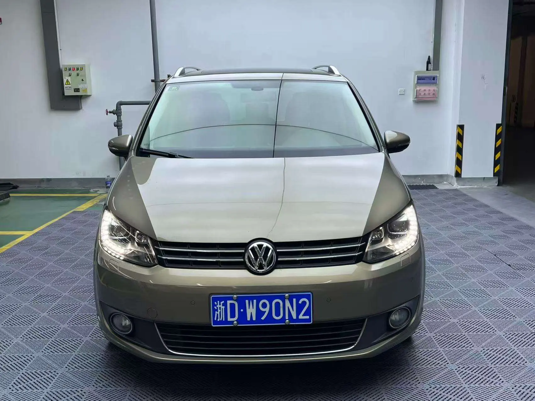 Volkswagen Touran  из Китая