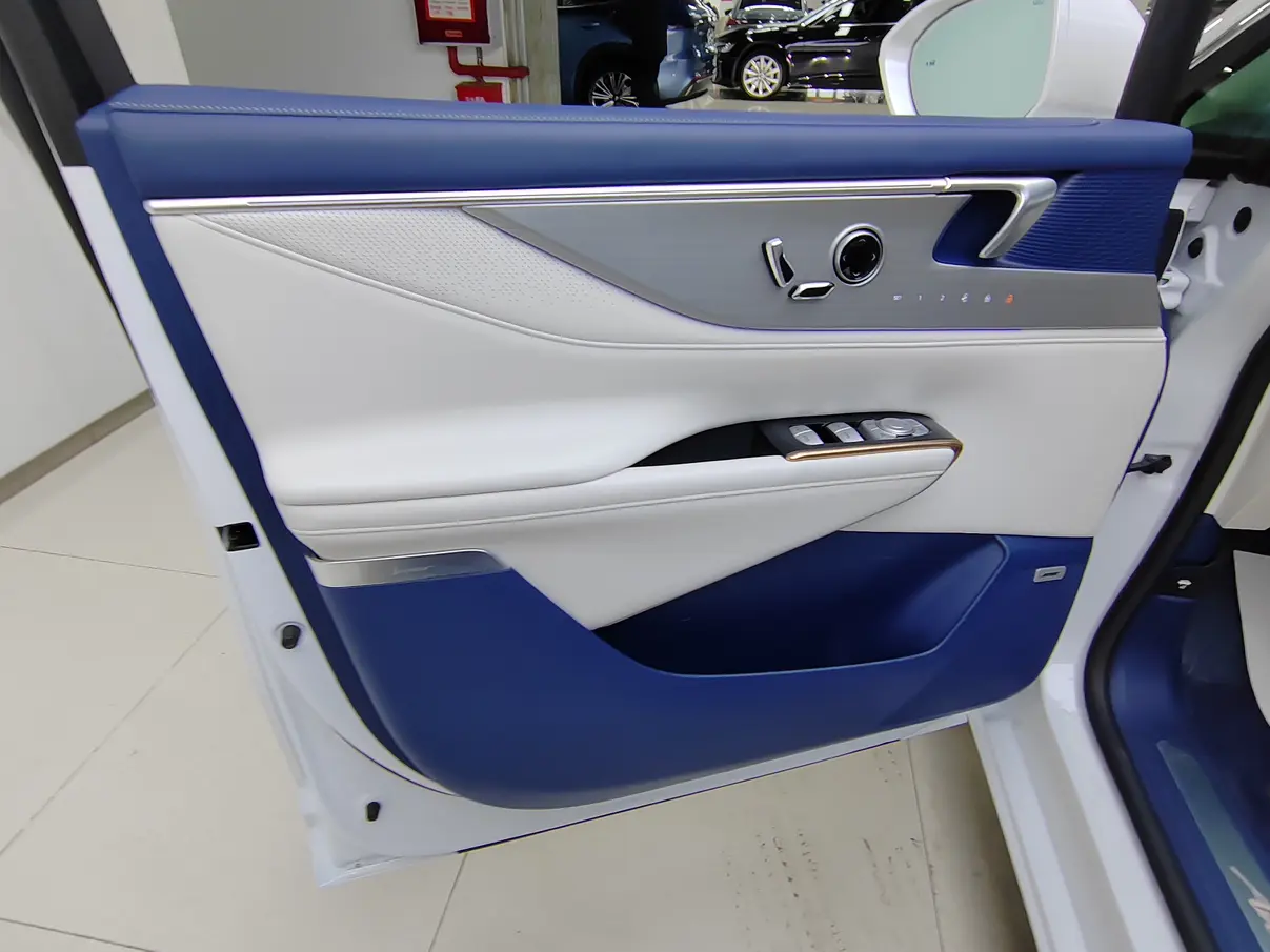 Buick GL8 PHEV  из Китая