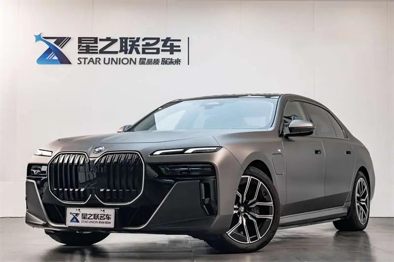 BMW i7  из Китая