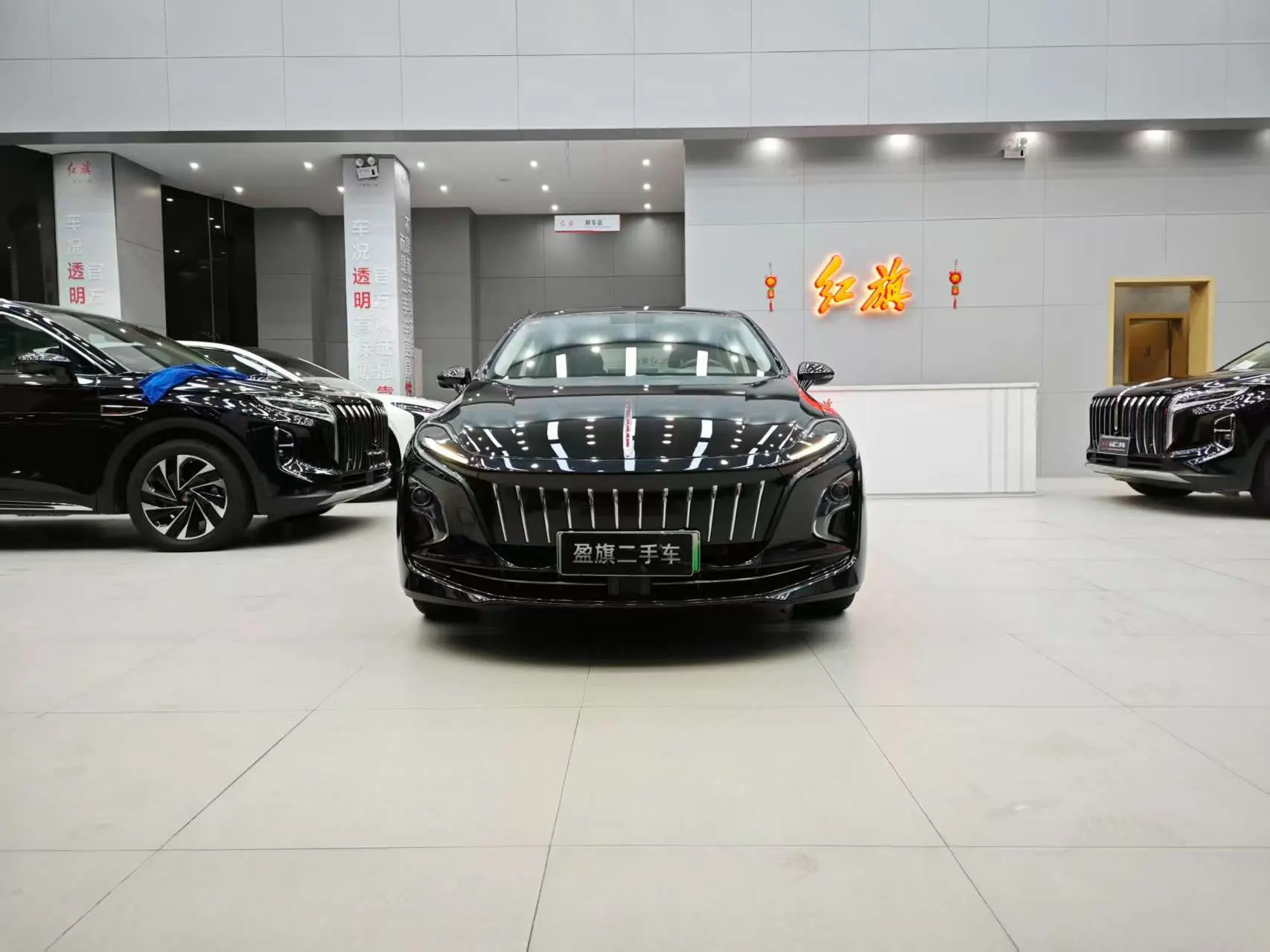 Hongqi E-QM5  из Китая