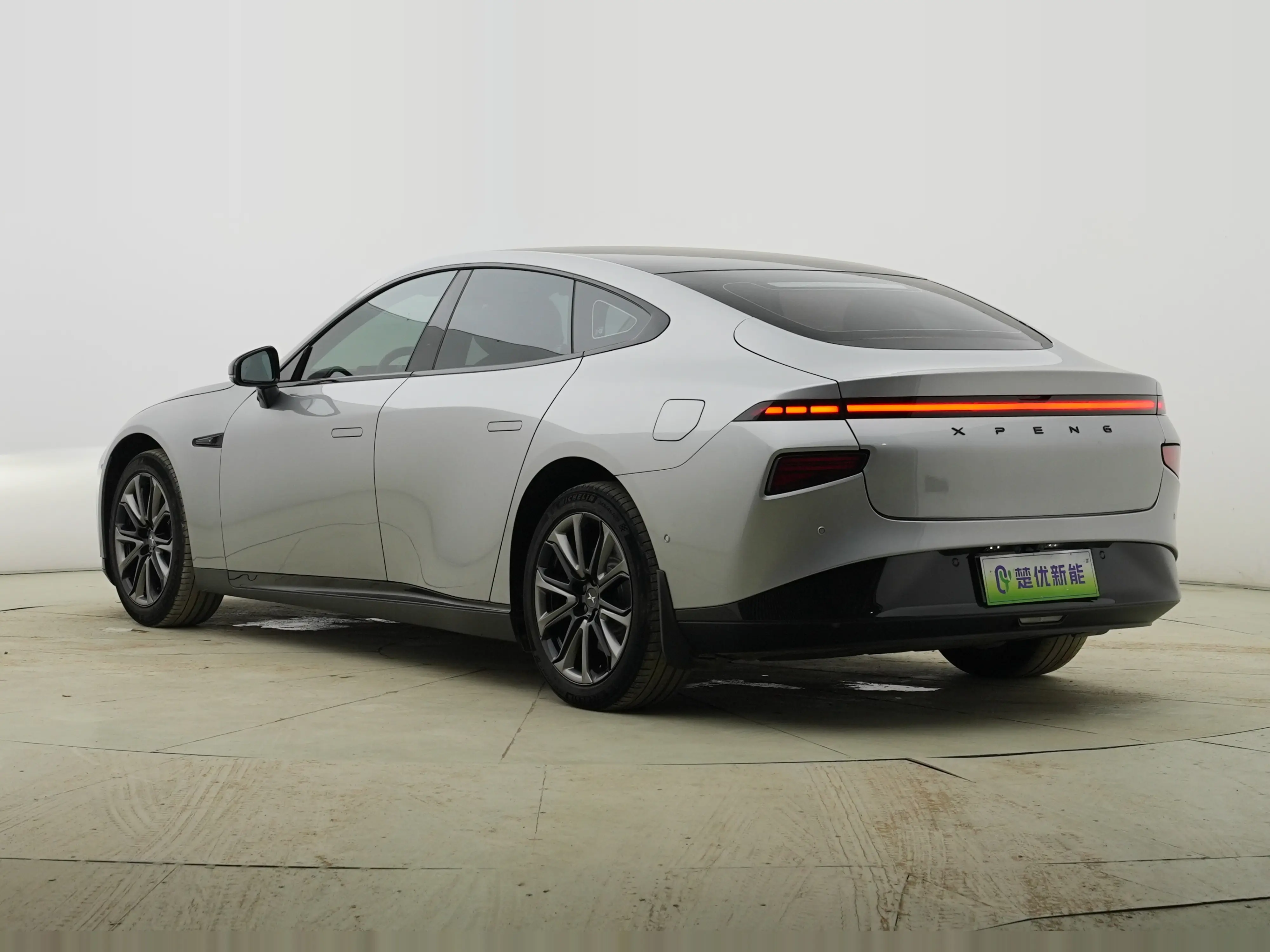 Xpeng P7  из Китая