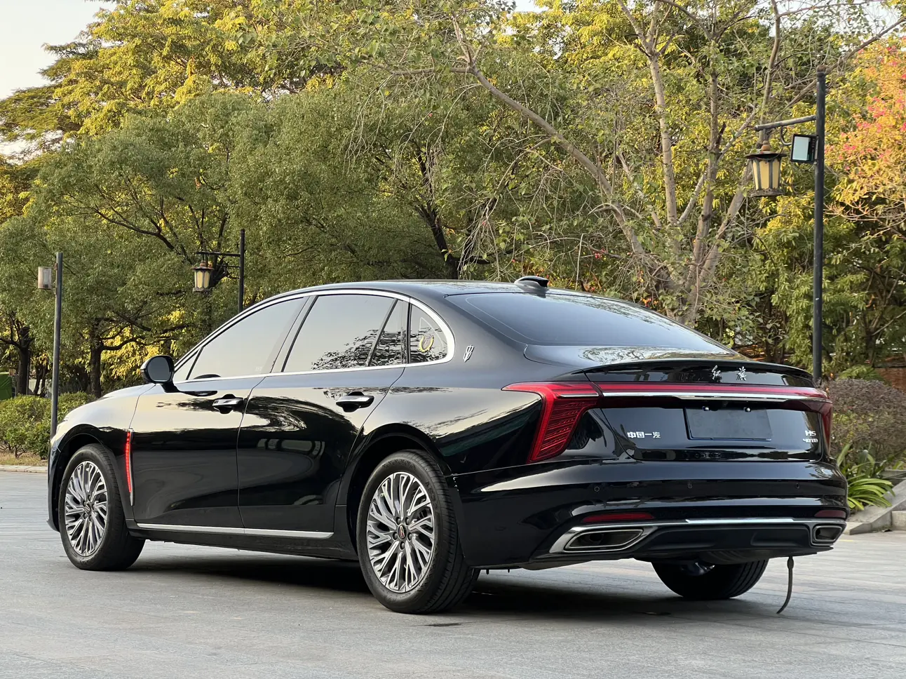 Hongqi H5  из Китая