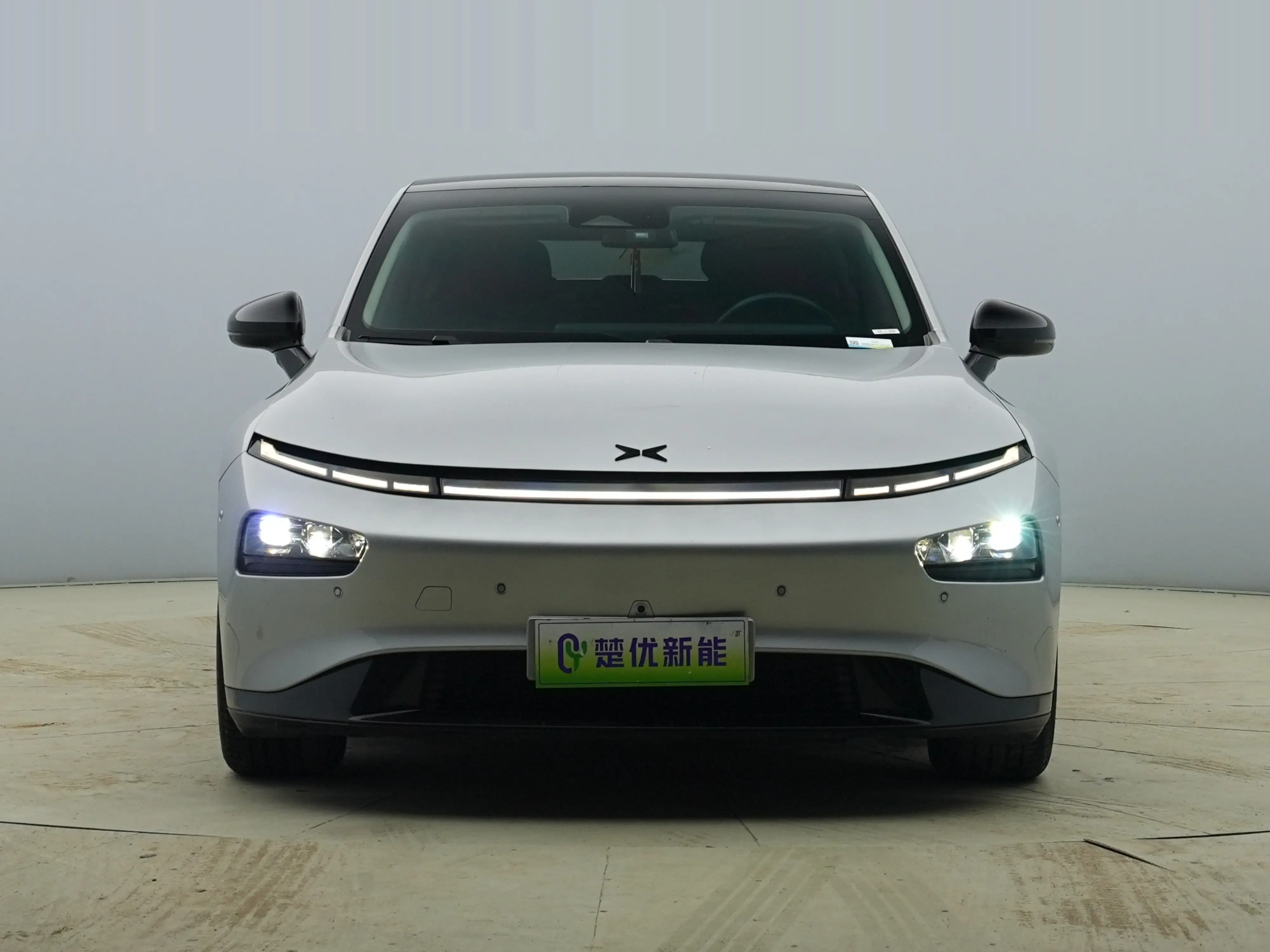 Xpeng P7  из Китая