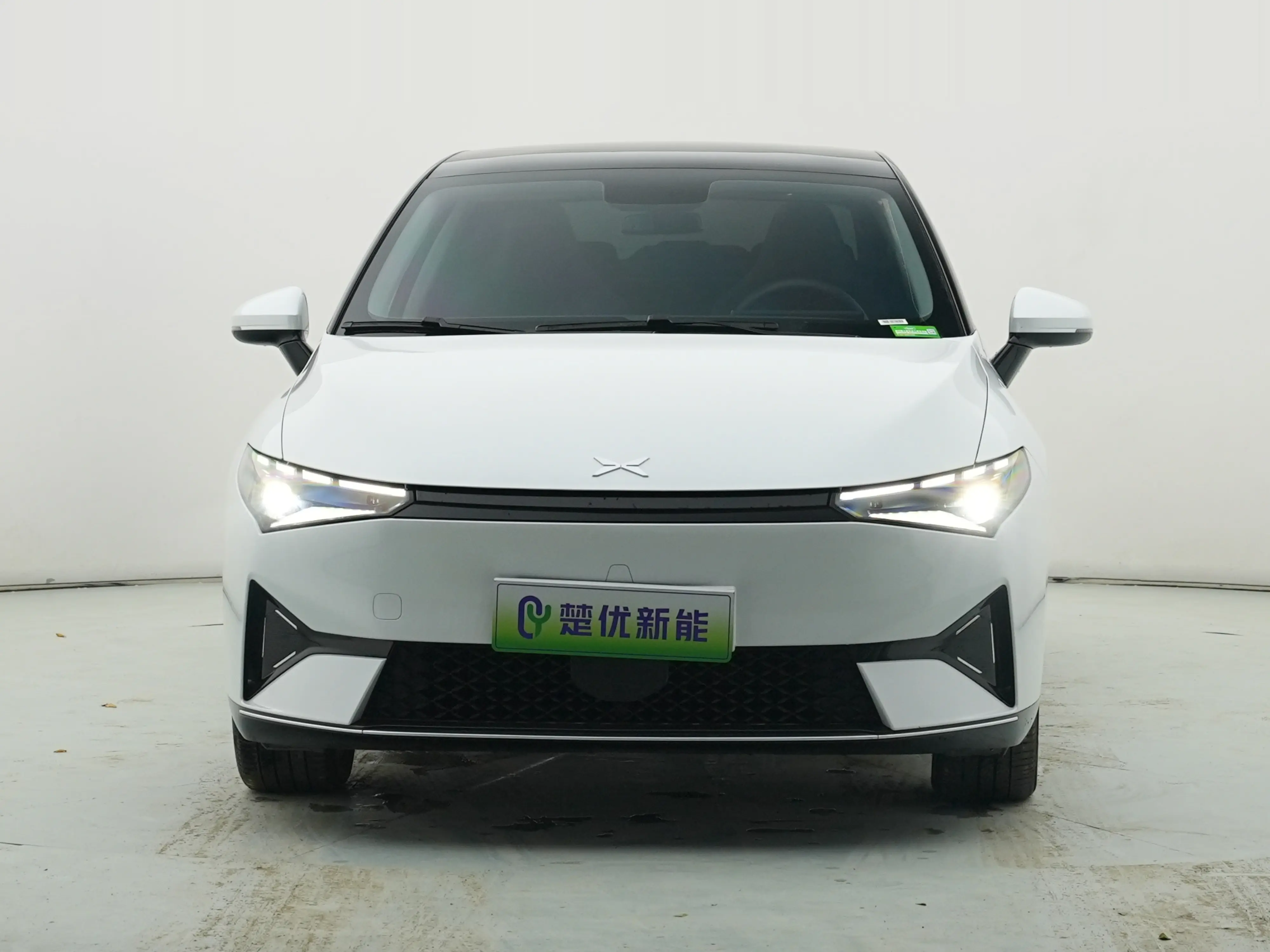 Xpeng P5  из Китая