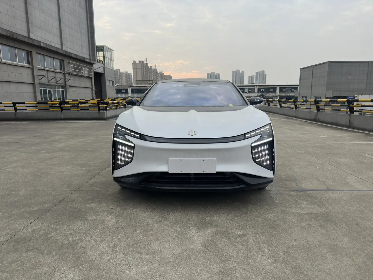 HiPhi X  из Китая