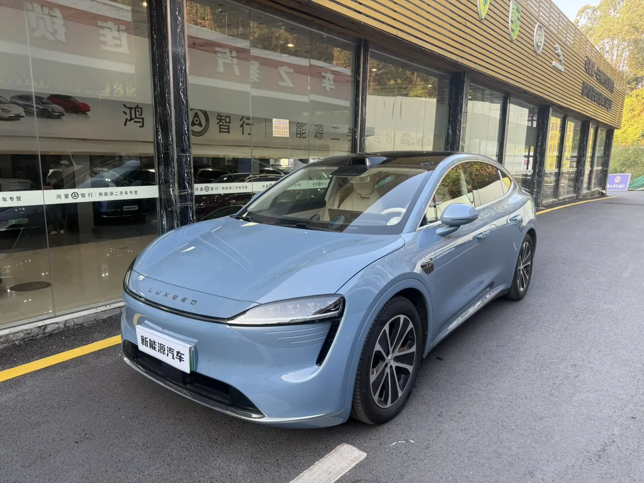 Luxeed Zhijie R7  из Китая