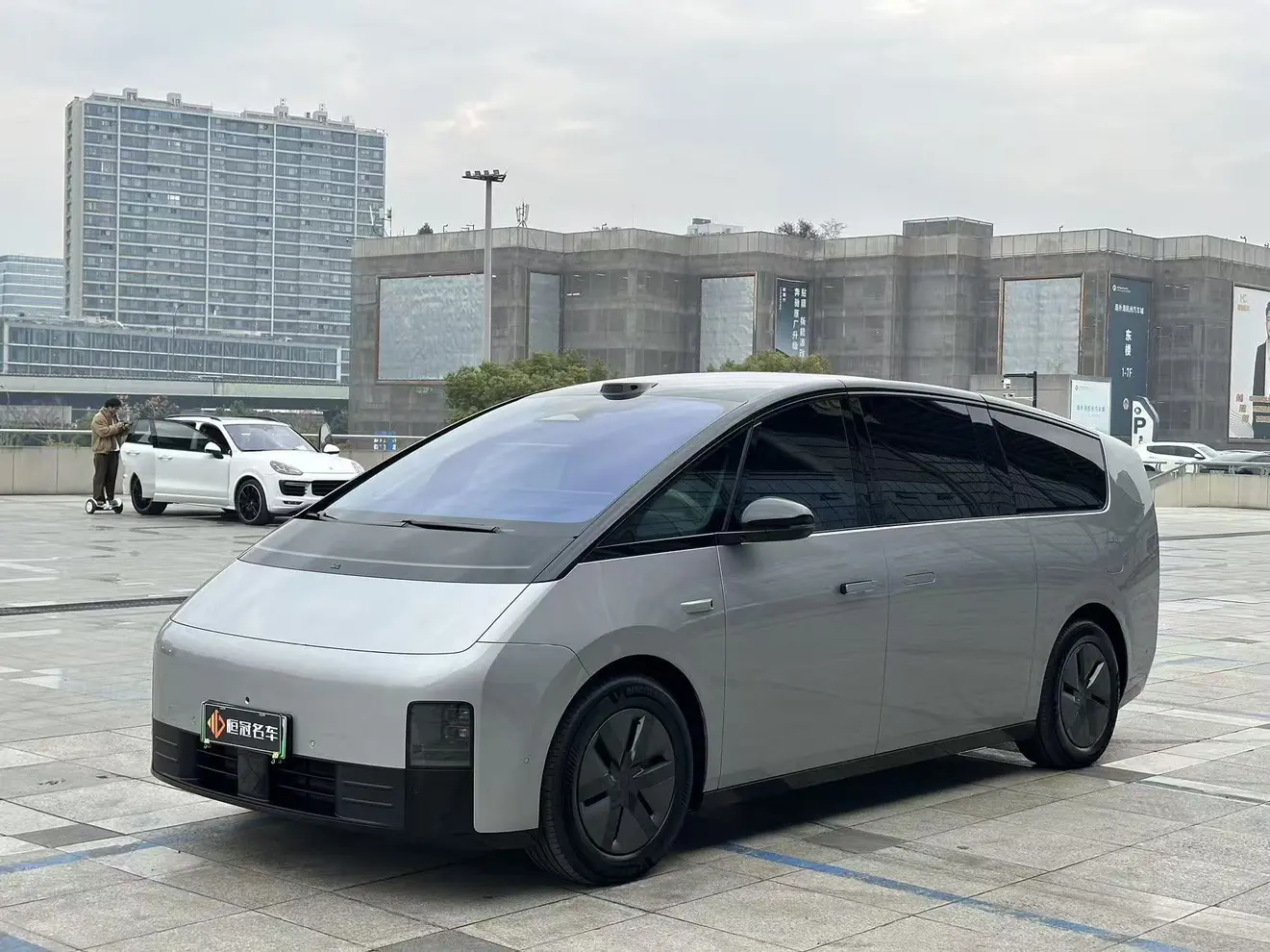 Li MEGA (Ideal MEGA)  из Китая