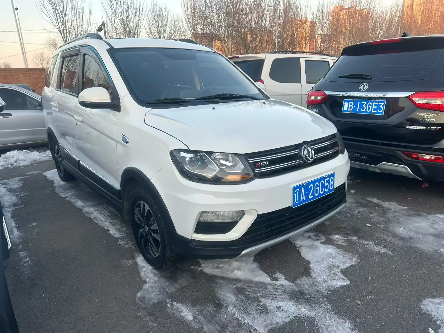 Dongfeng Fengon 370  из Китая