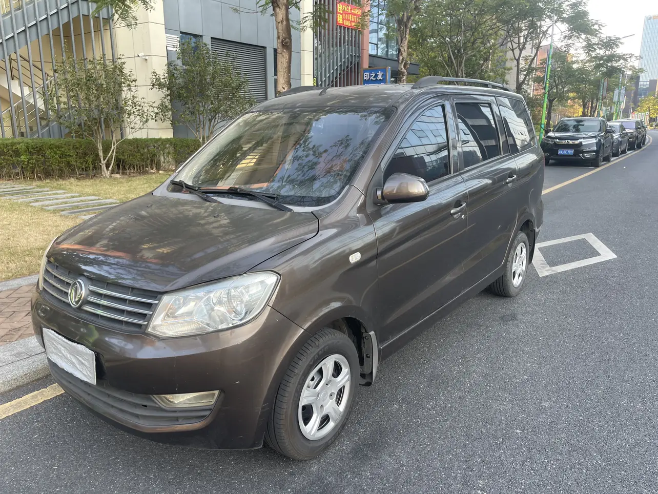 Dongfeng Fengon 330  из Китая