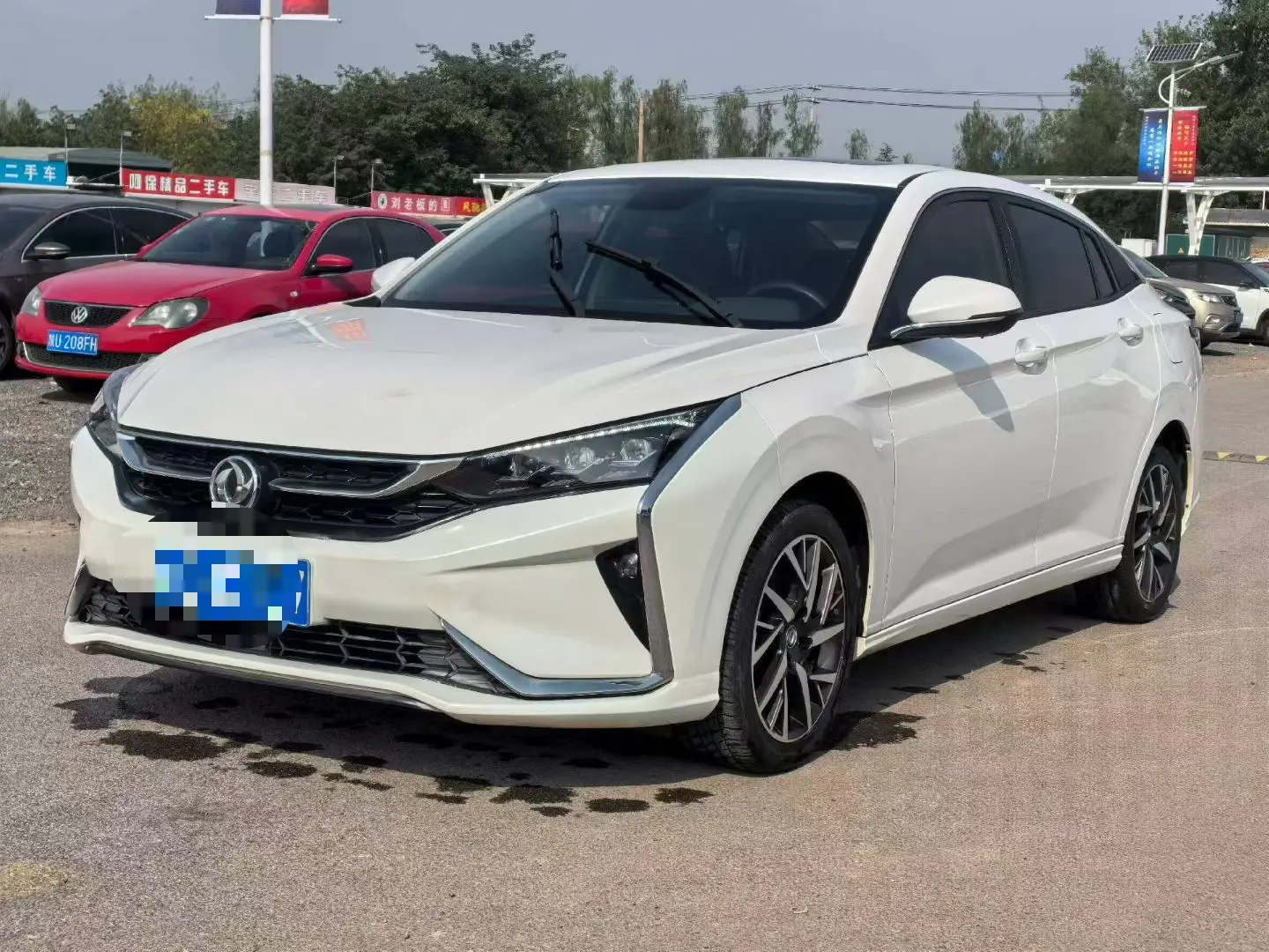Dongfeng Yixuan  из Китая