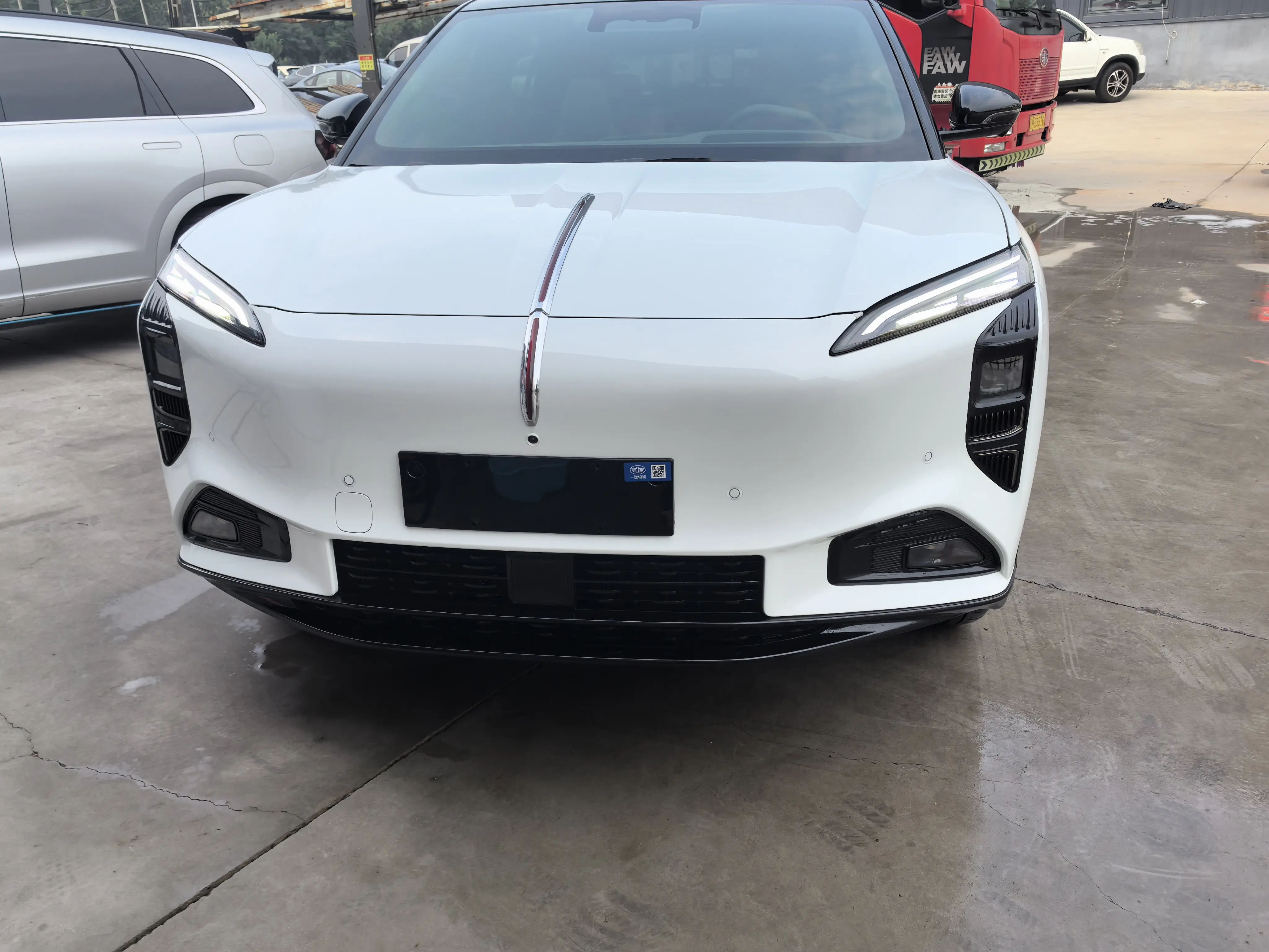 Hongqi Red Flag Tiangong 08  из Китая