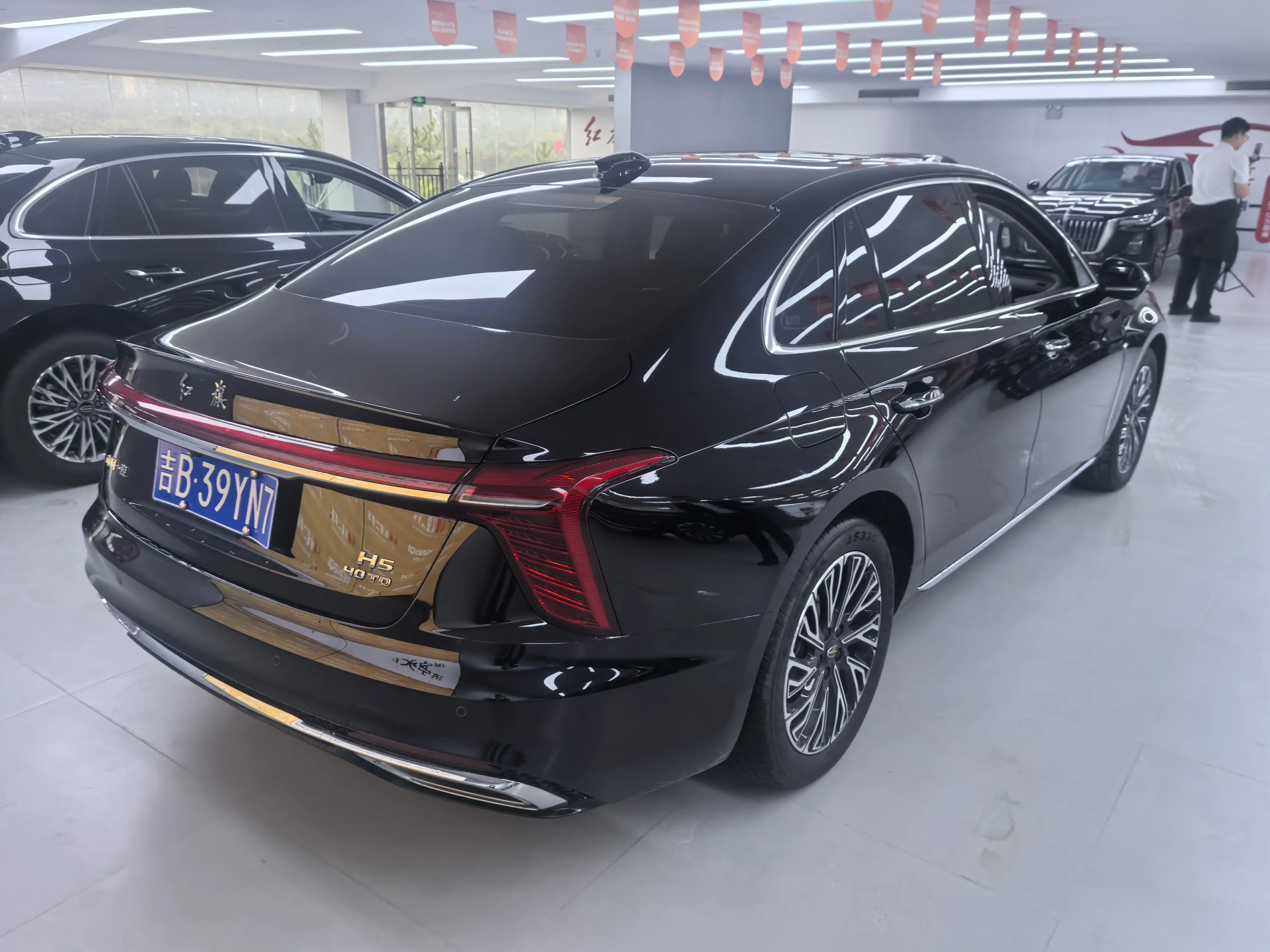 Hongqi H5  из Китая