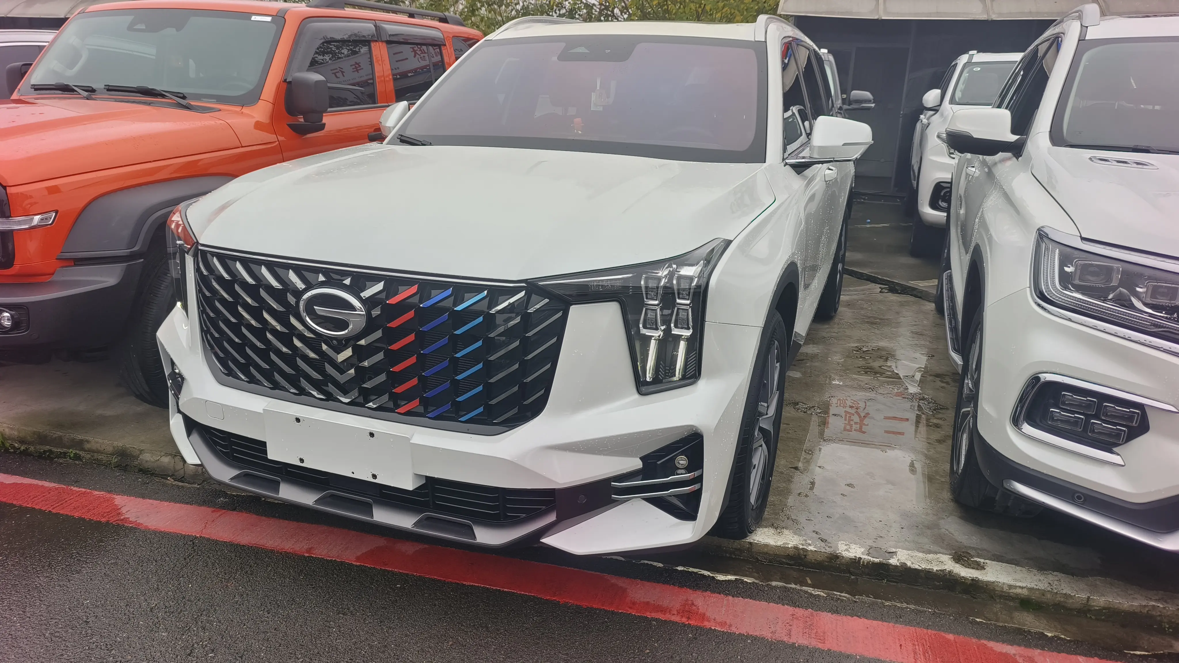 GAC Trumpchi GS8  из Китая