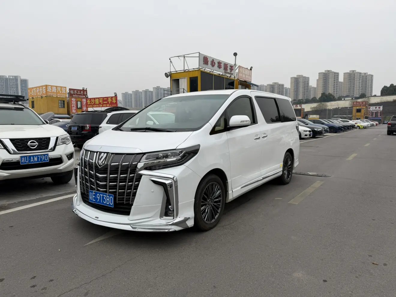 Toyota Alphard (Elfa)  из Китая