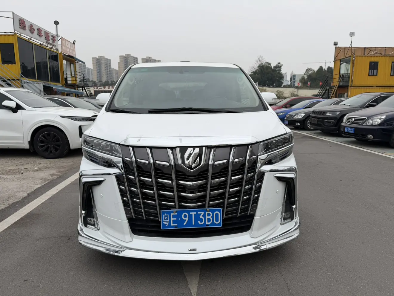 Toyota Alphard (Elfa)  из Китая