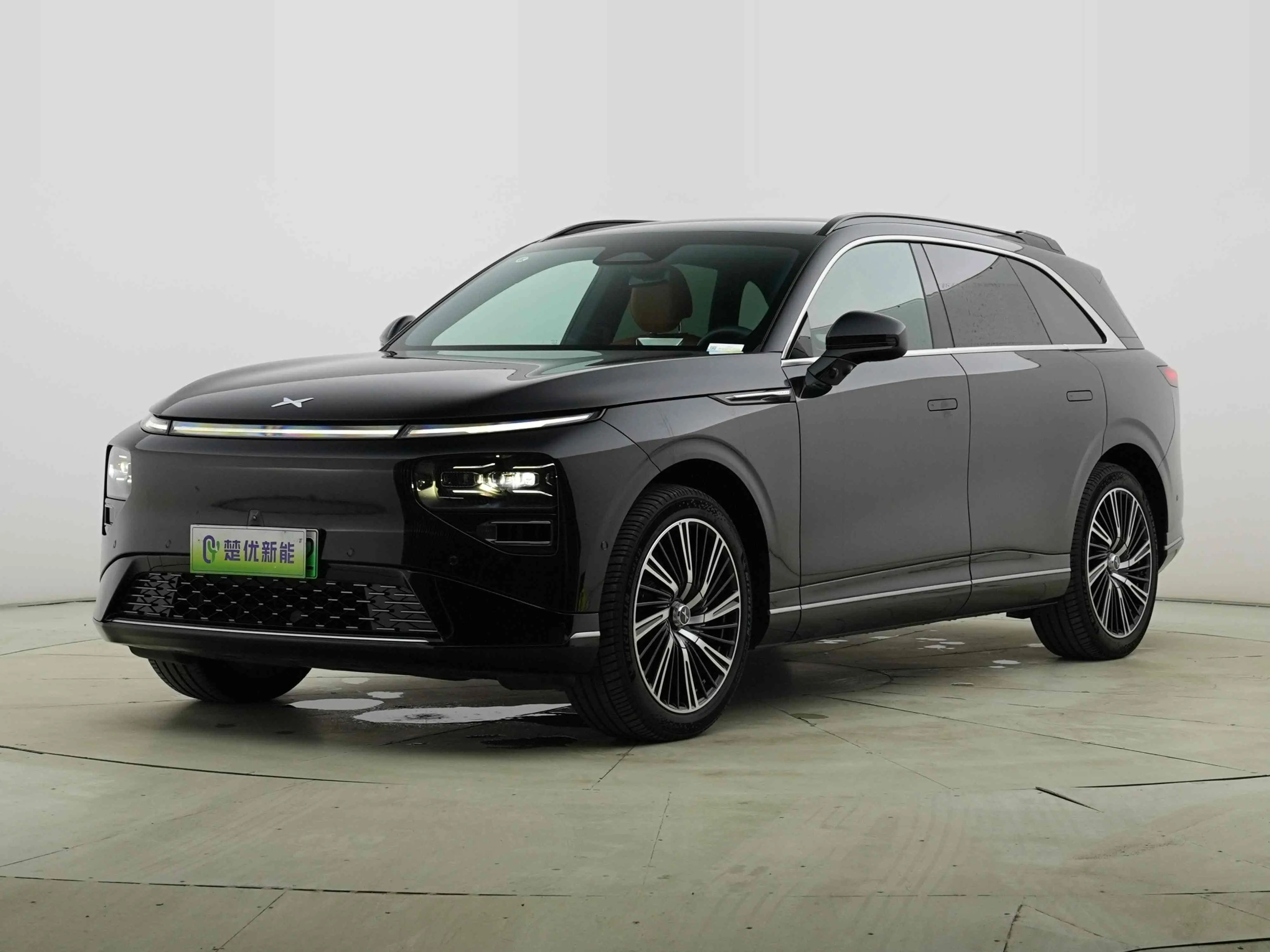 Xpeng G9  из Китая