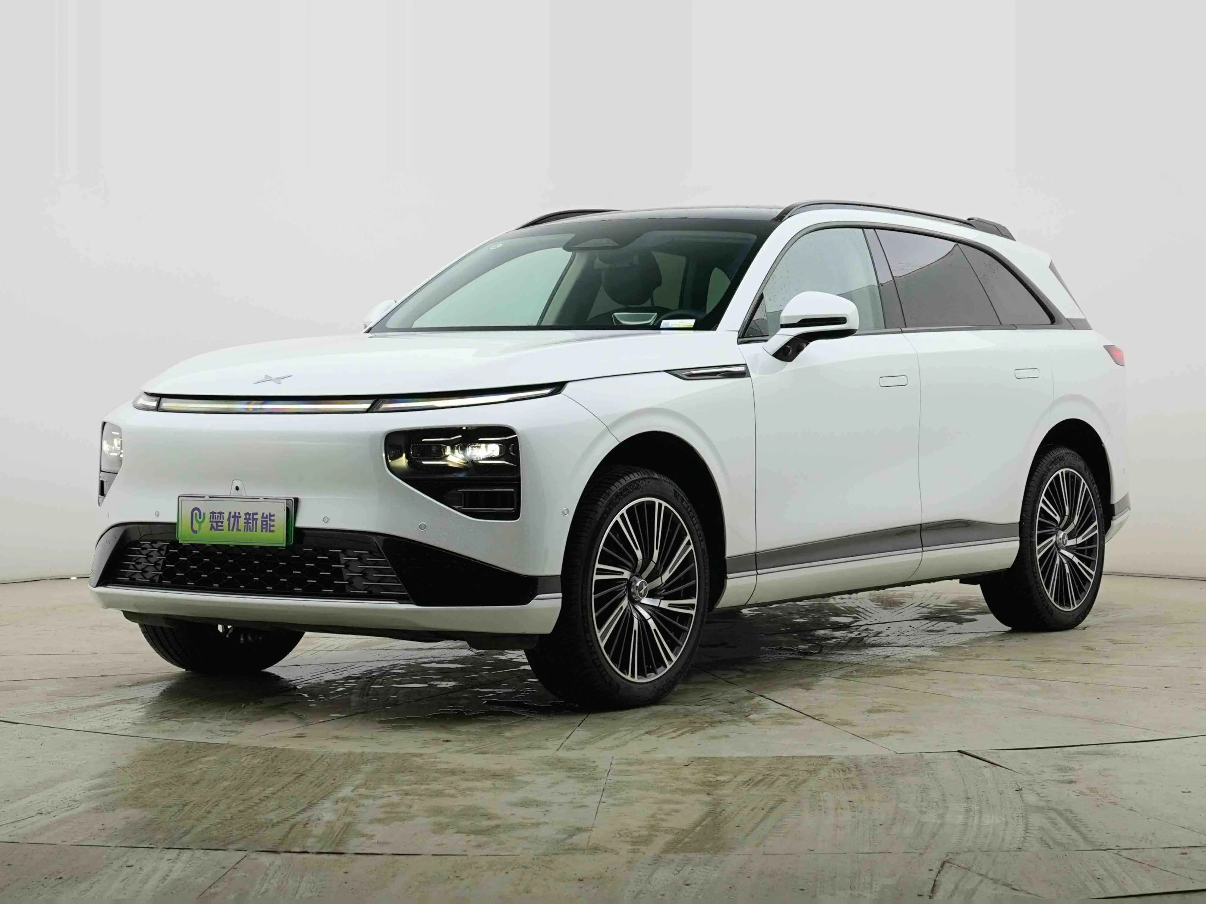 Xpeng G9  из Китая