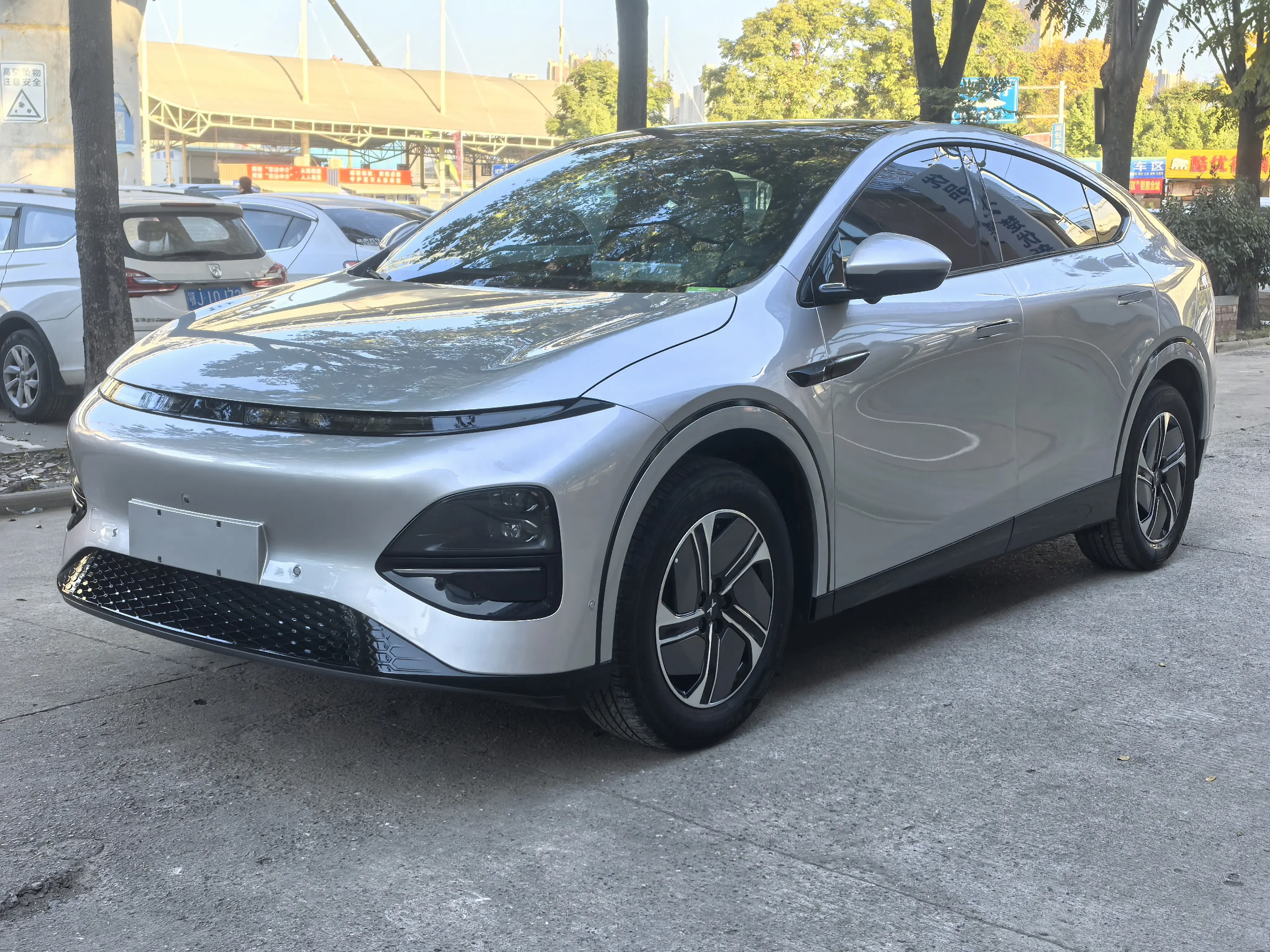 Xpeng G6  из Китая