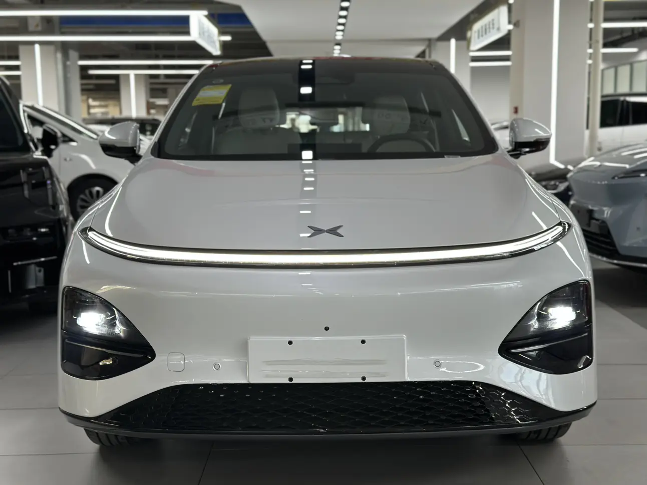 Xpeng G6  из Китая