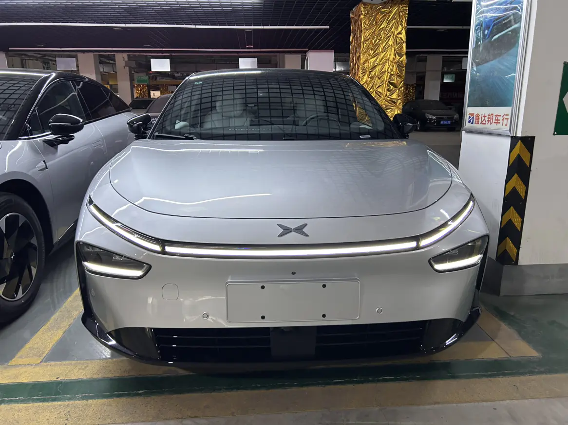 Xpeng P7+  из Китая