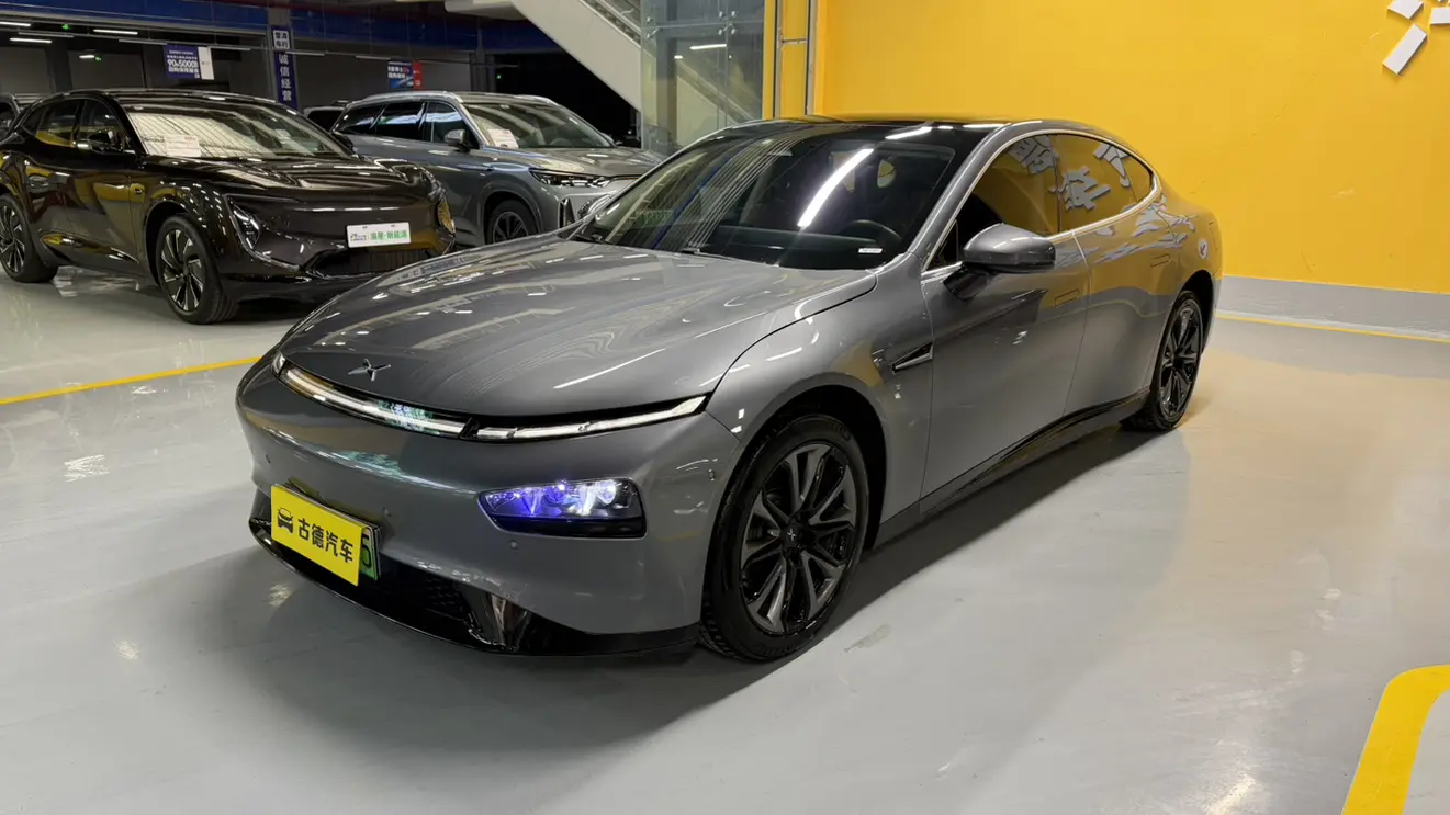 Xpeng P7  из Китая