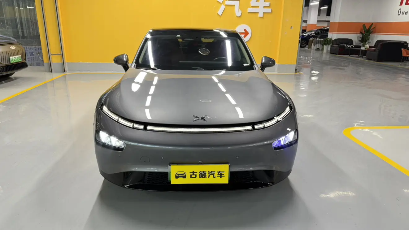 Xpeng P7  из Китая