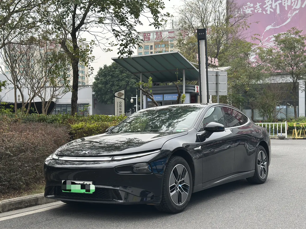 Xpeng P7  из Китая