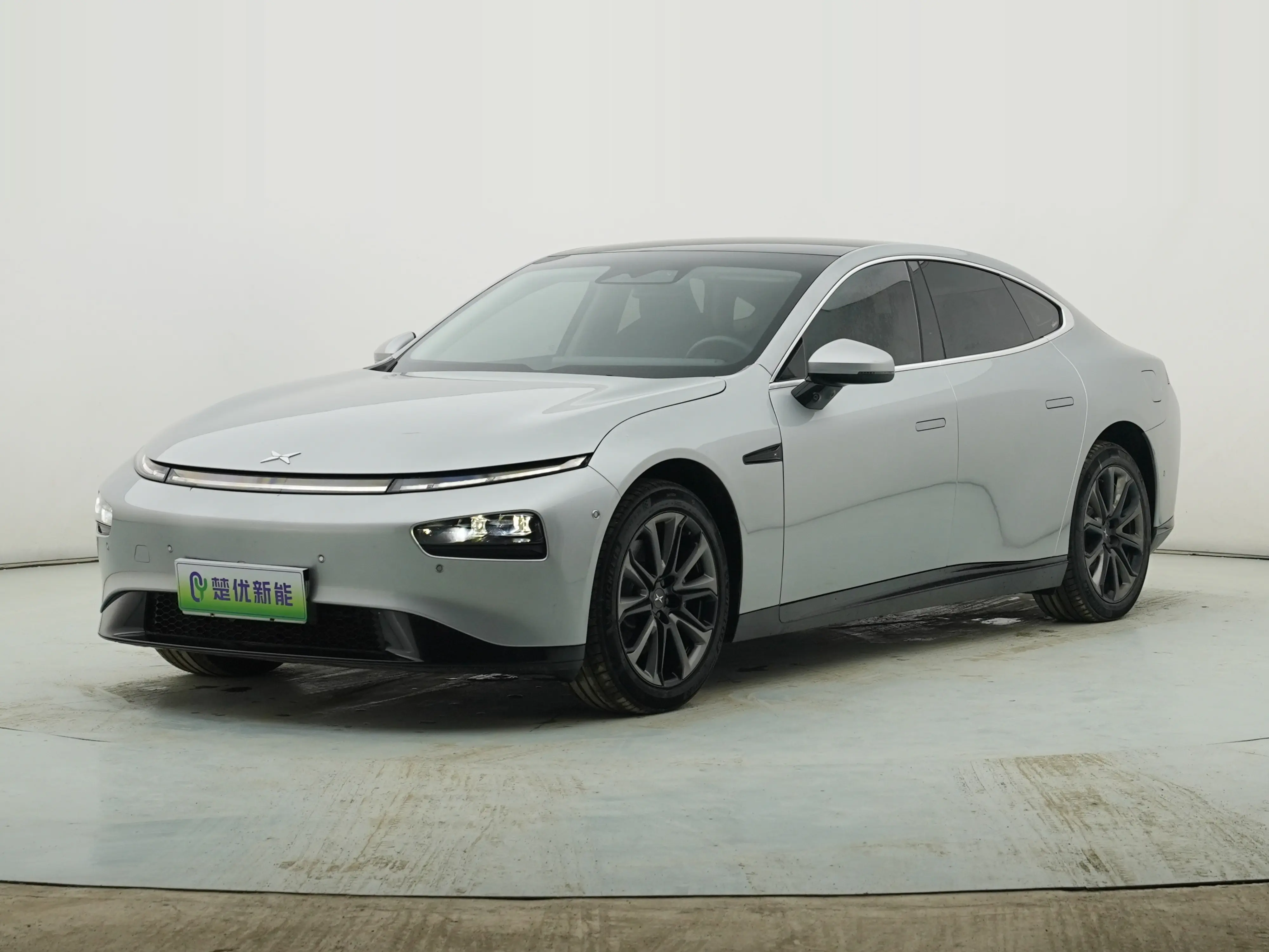 Xpeng P7  из Китая