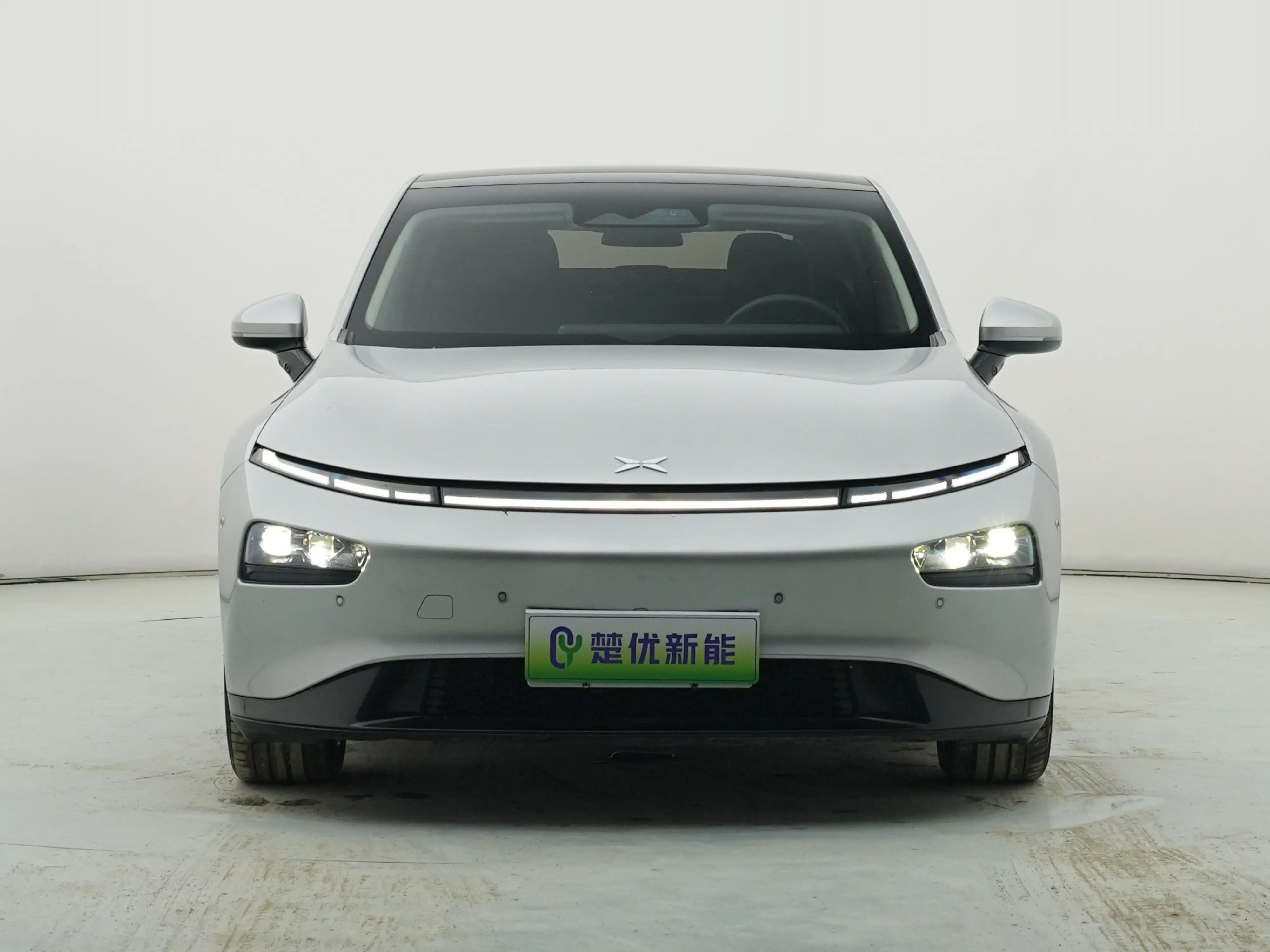 Xpeng P7  из Китая