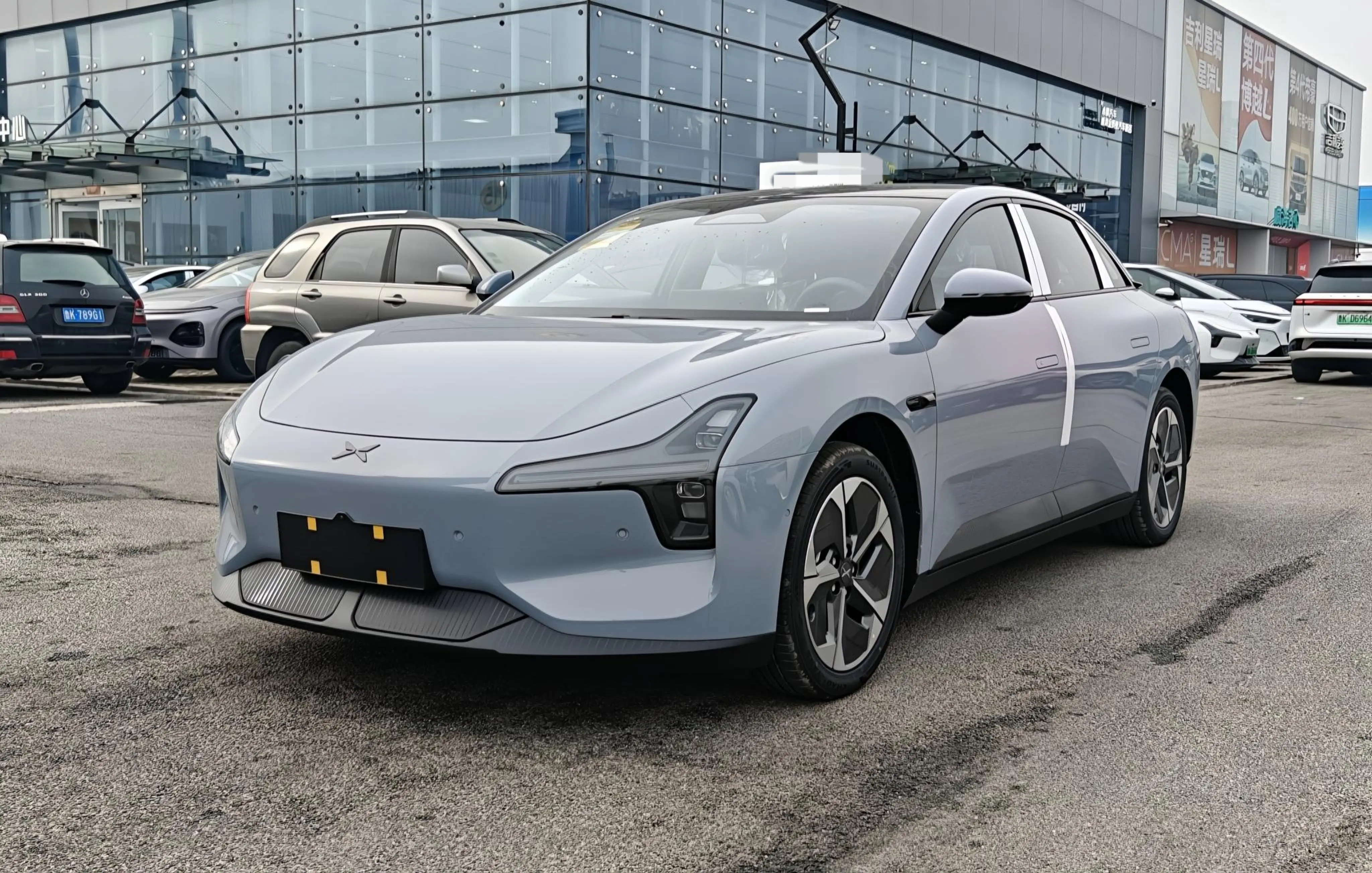 Xpeng Xiaopeng MONA M03  из Китая