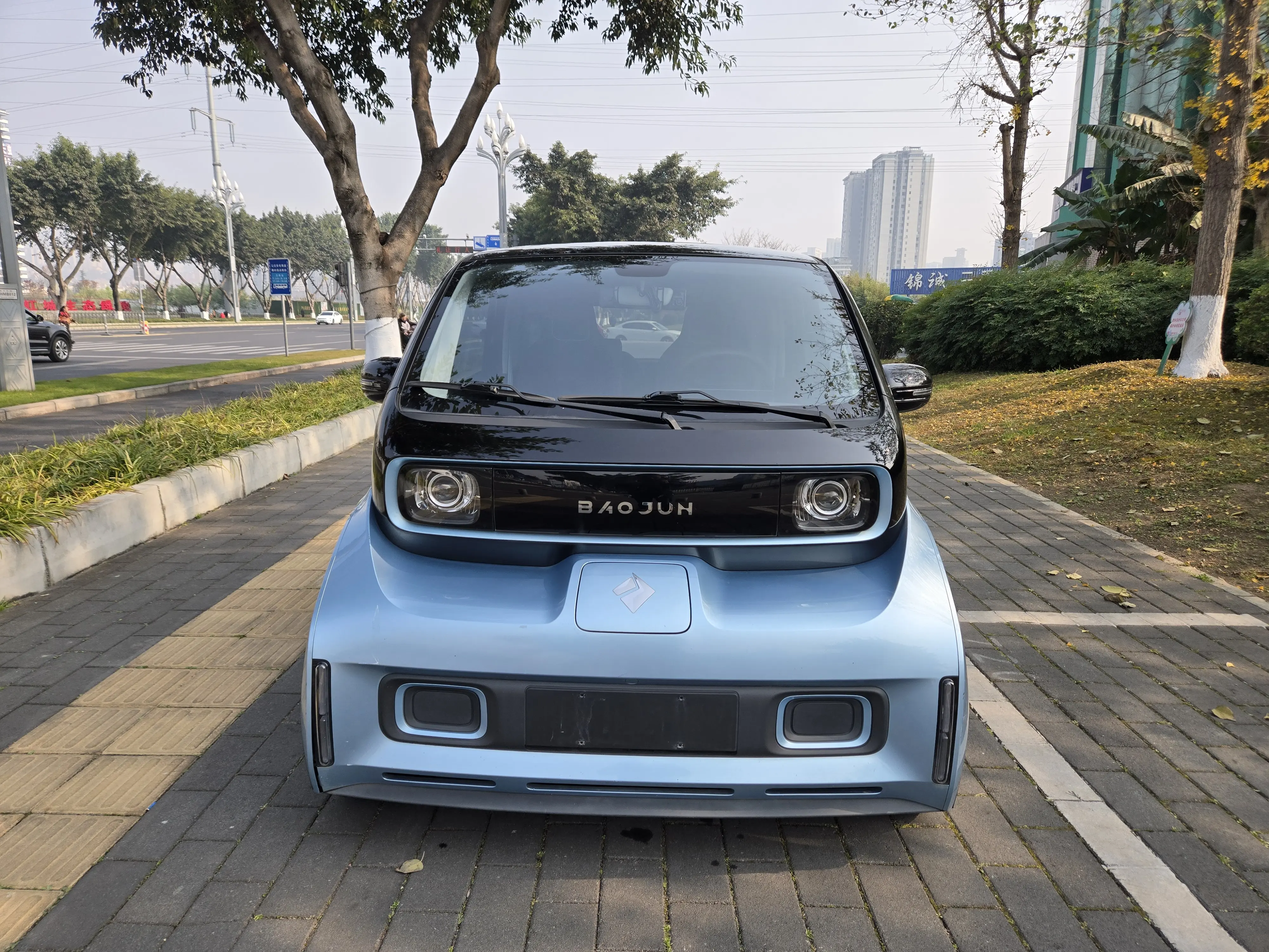 Baojun E300  из Китая