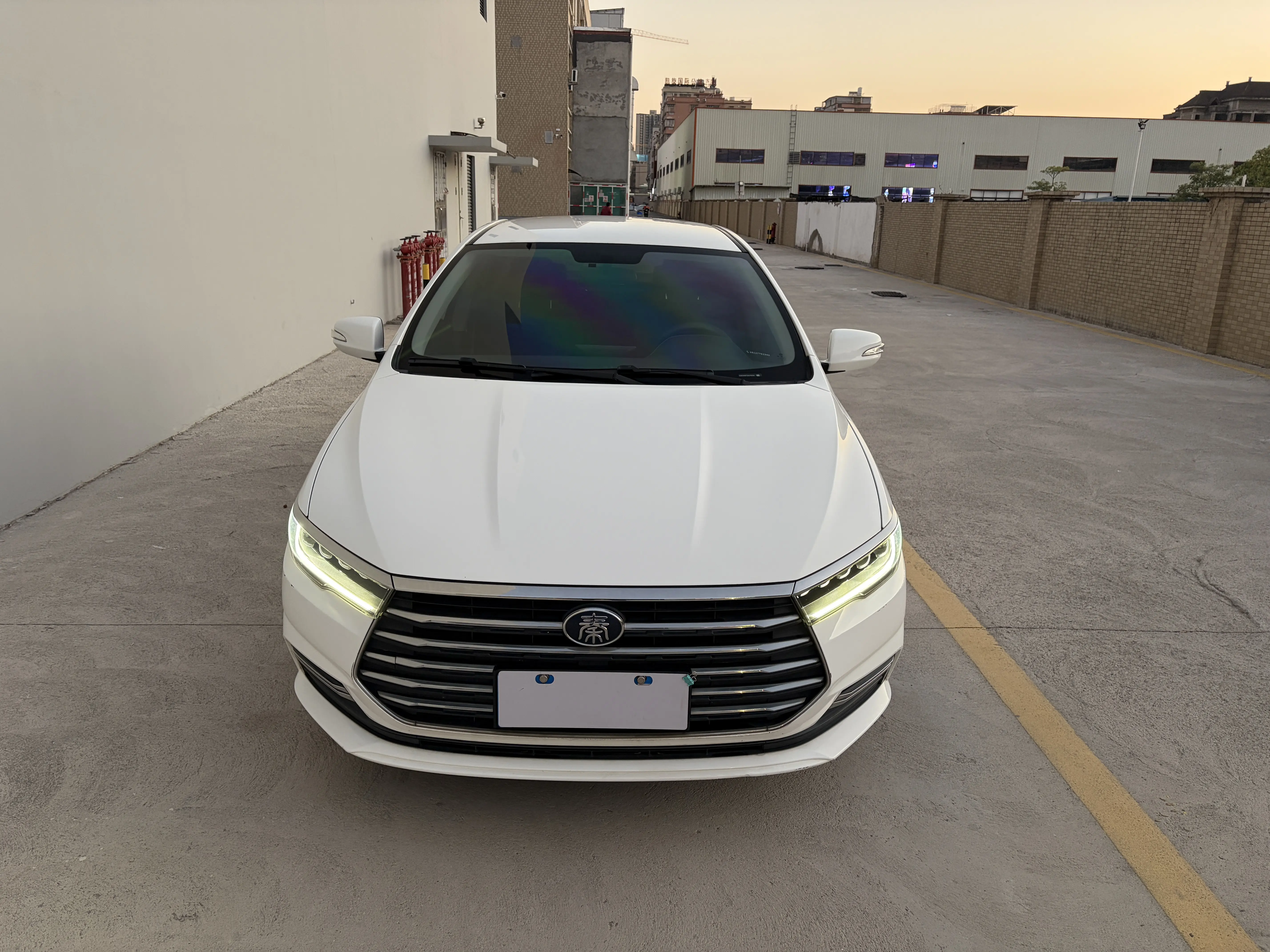 BYD Qin  из Китая