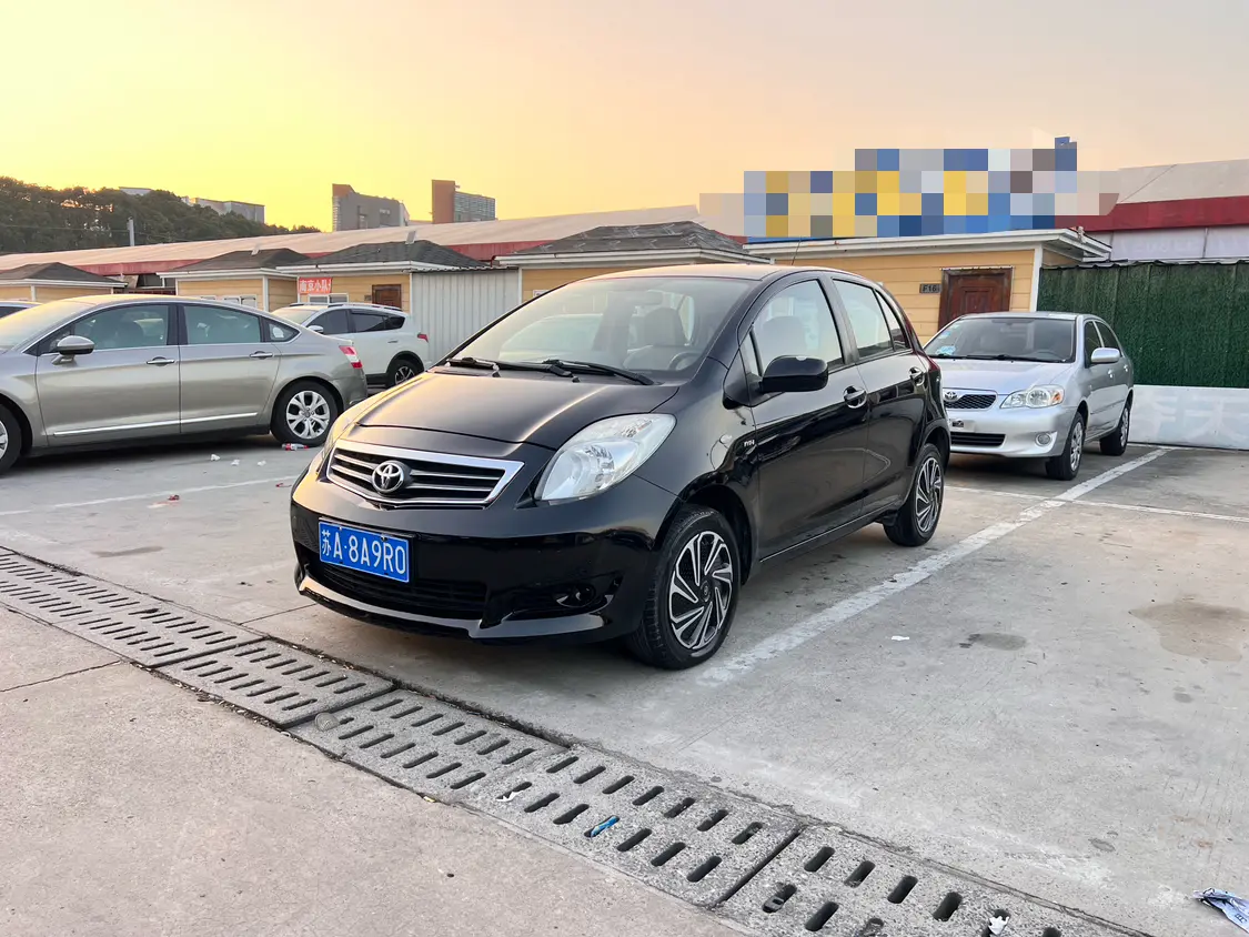 Toyota Yaris  из Китая