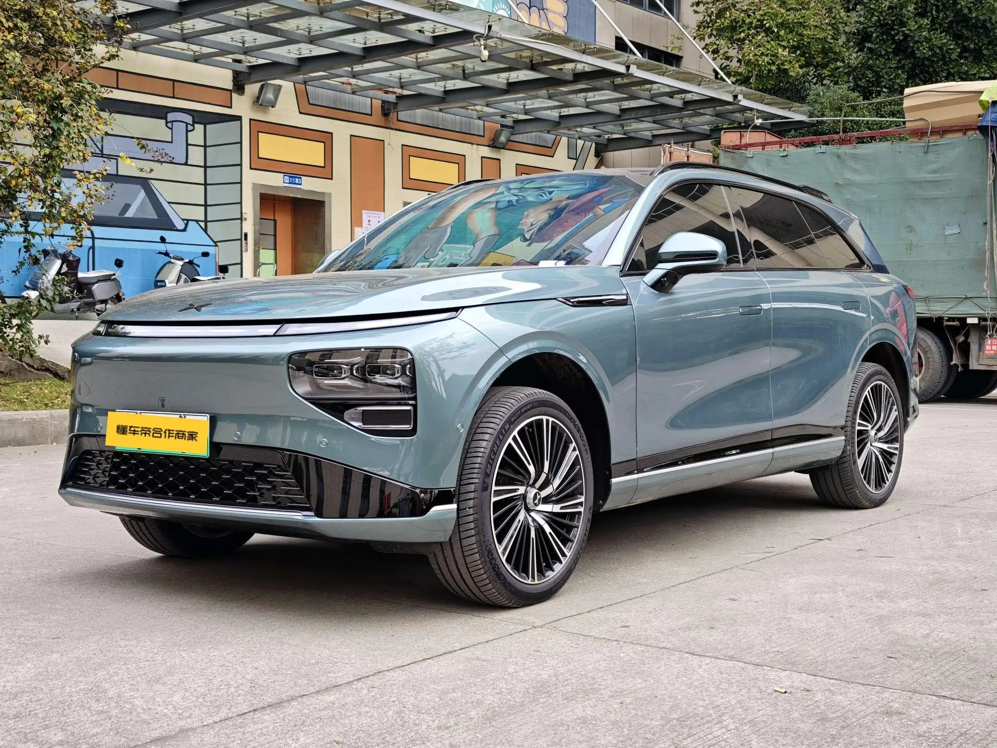 Xpeng G9  из Китая