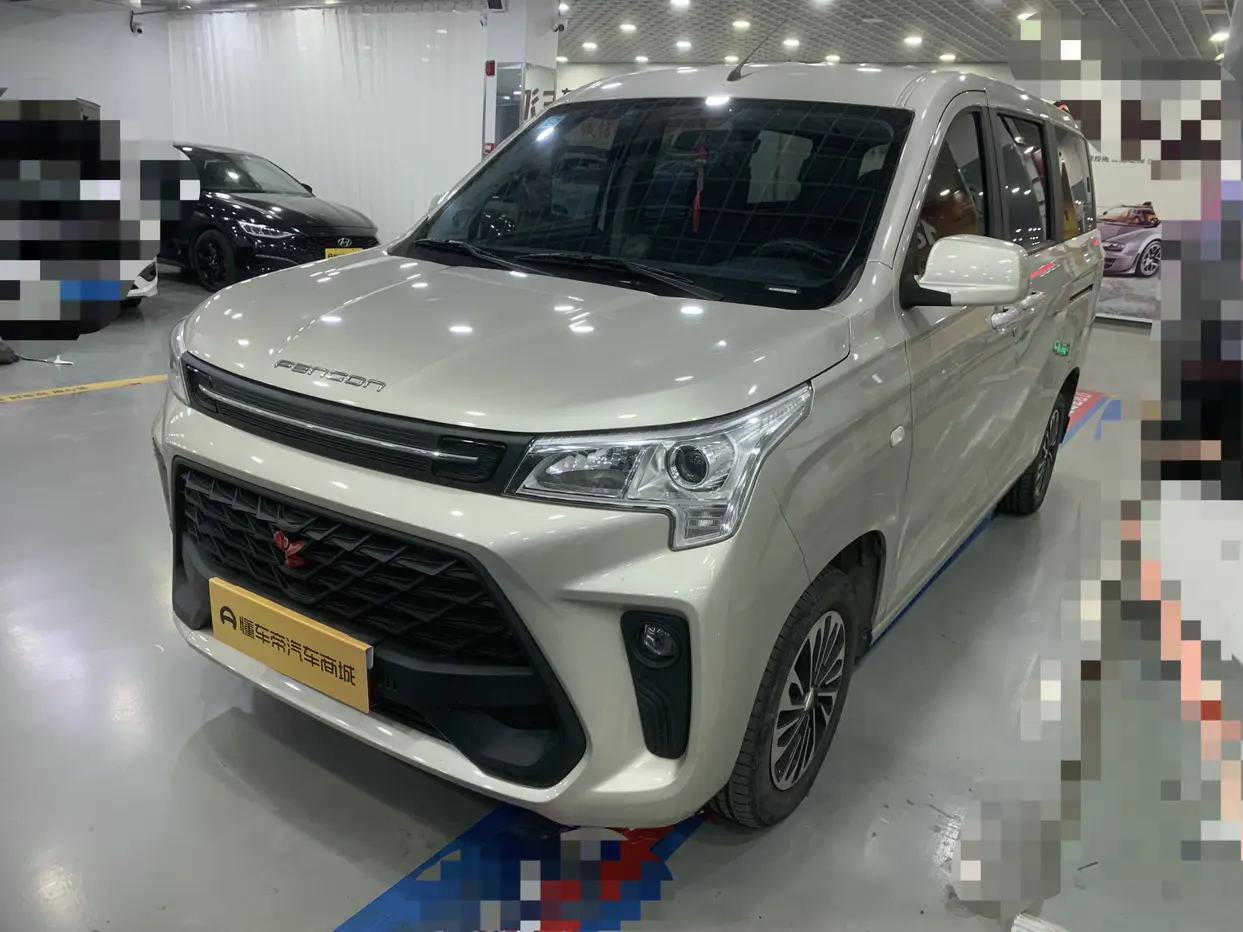 Dongfeng Fengon 380  из Китая