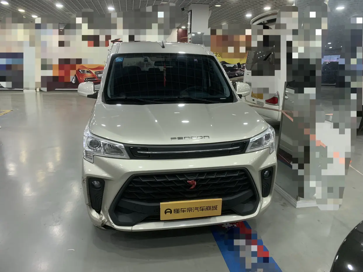 Dongfeng Fengon 380  из Китая