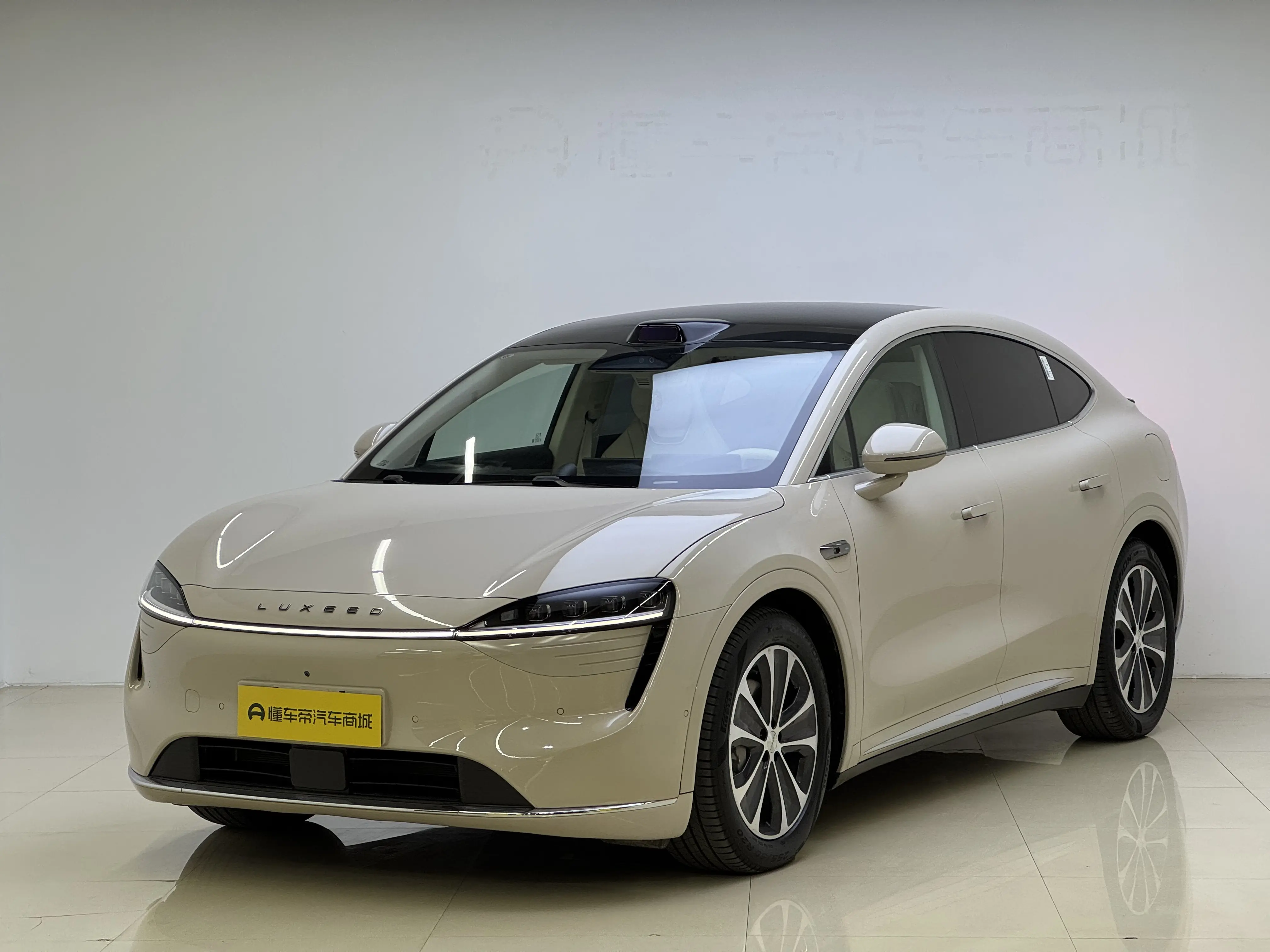 Luxeed Zhijie R7  из Китая