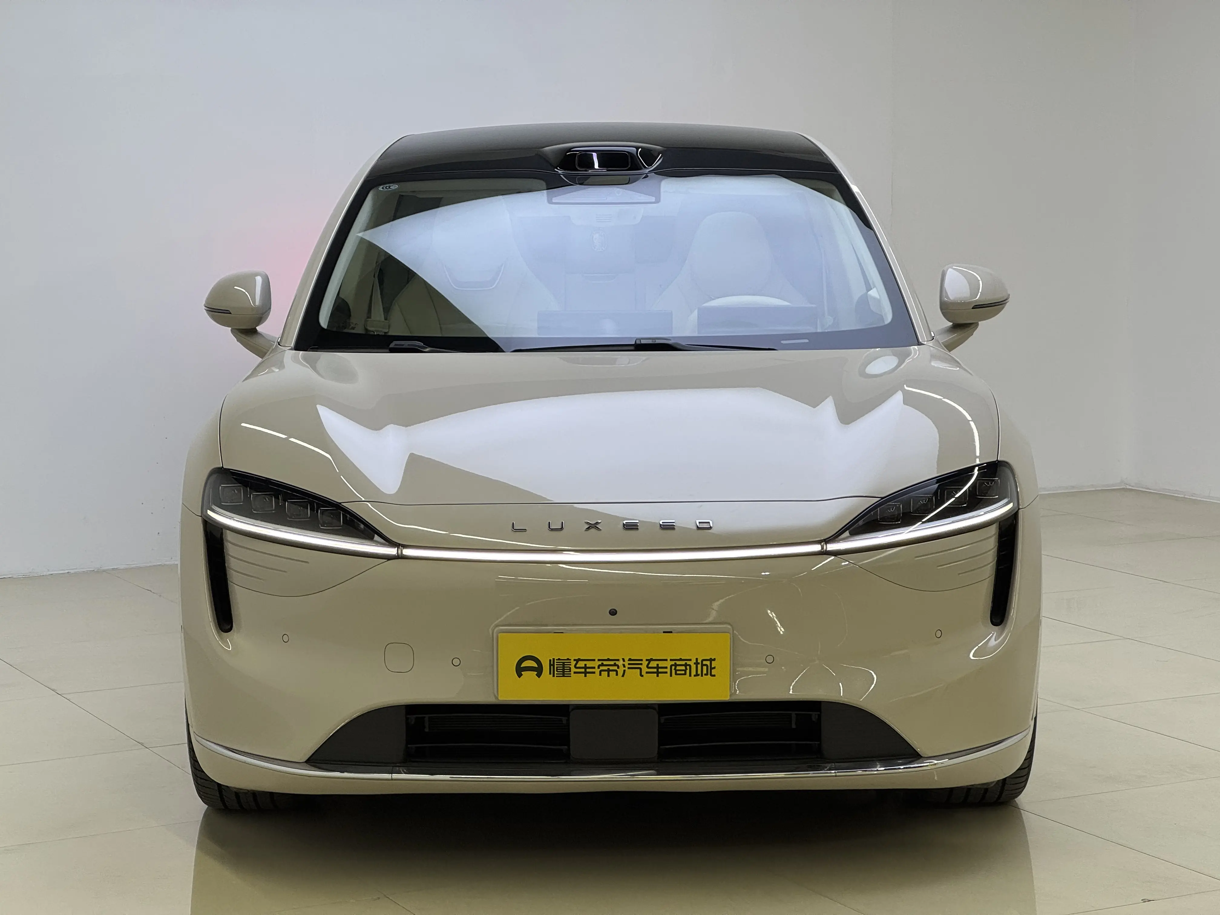 Luxeed Zhijie R7  из Китая