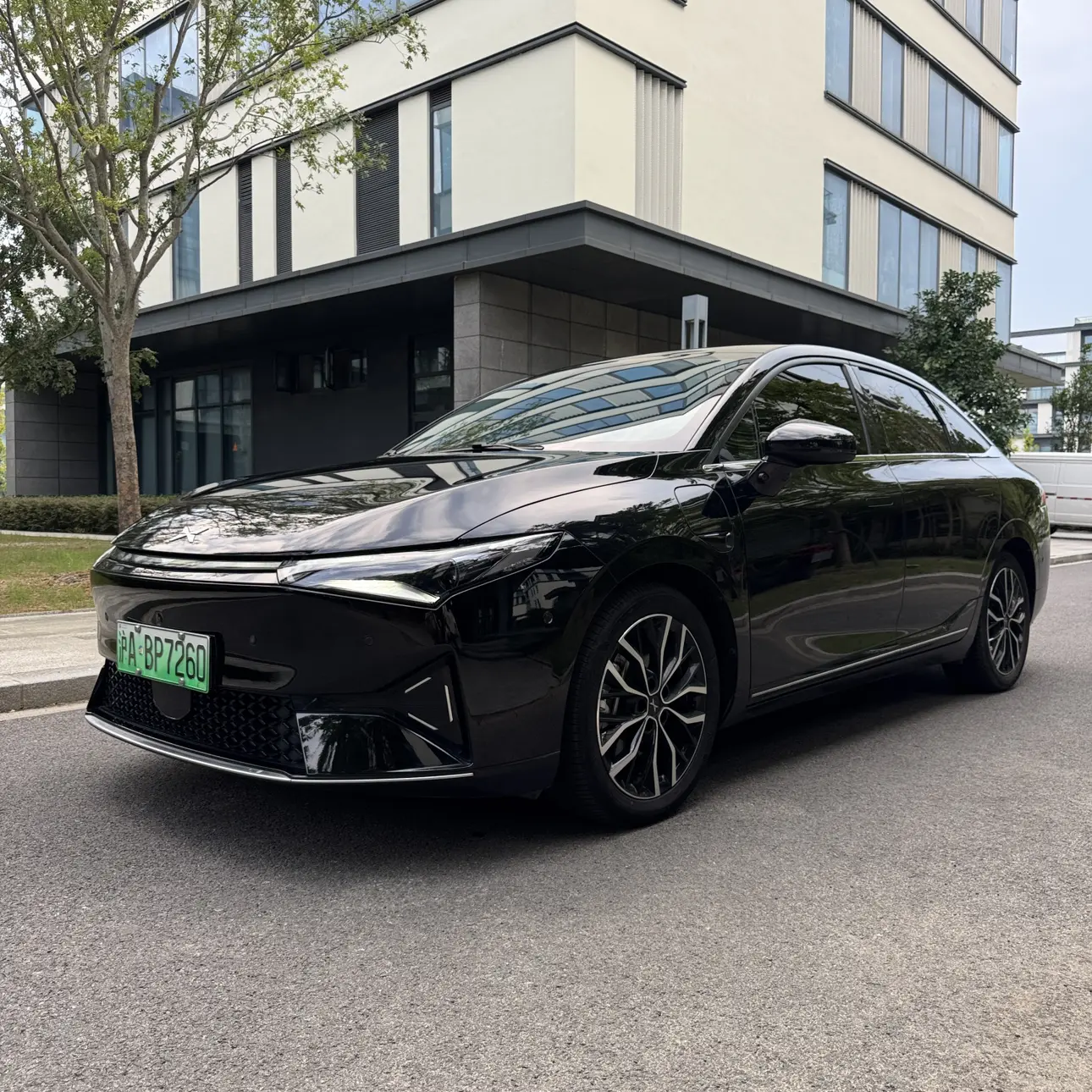 Xpeng P5  из Китая