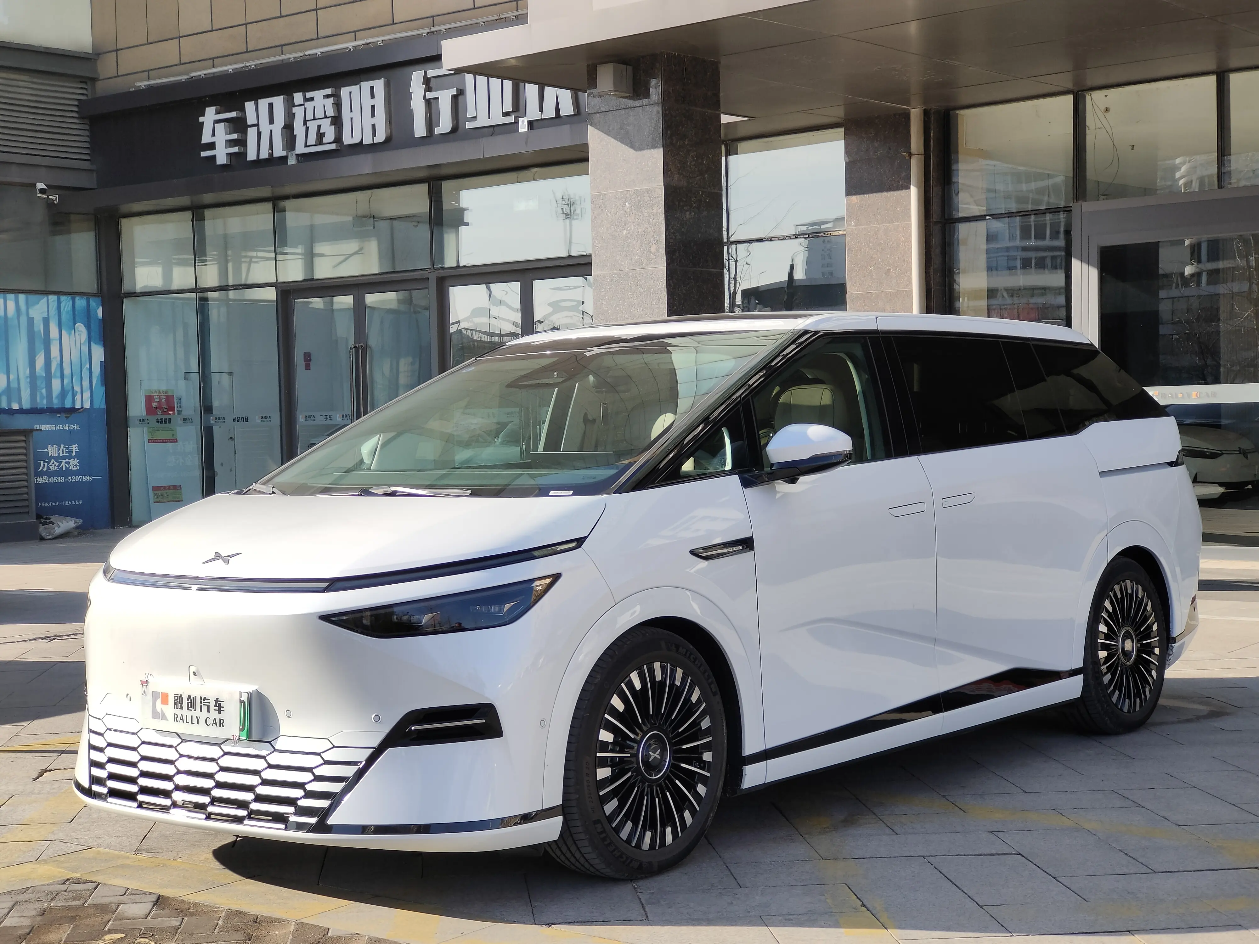 Xpeng X9  из Китая