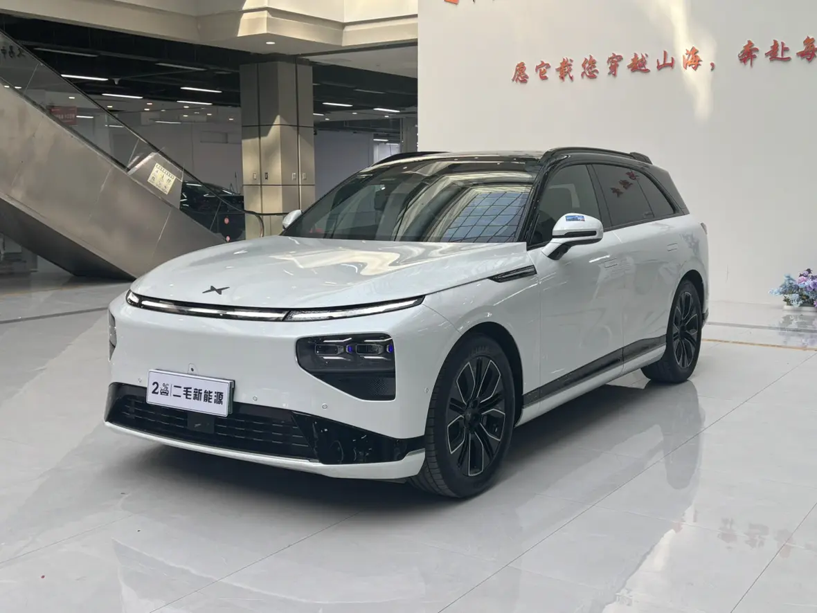 Xpeng G9  из Китая