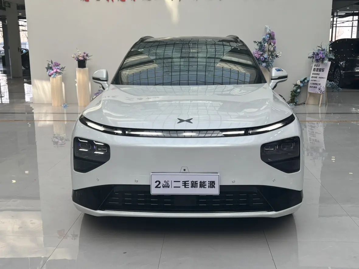 Xpeng G9  из Китая