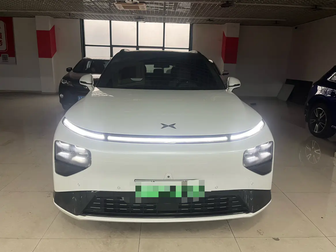 Xpeng G9  из Китая