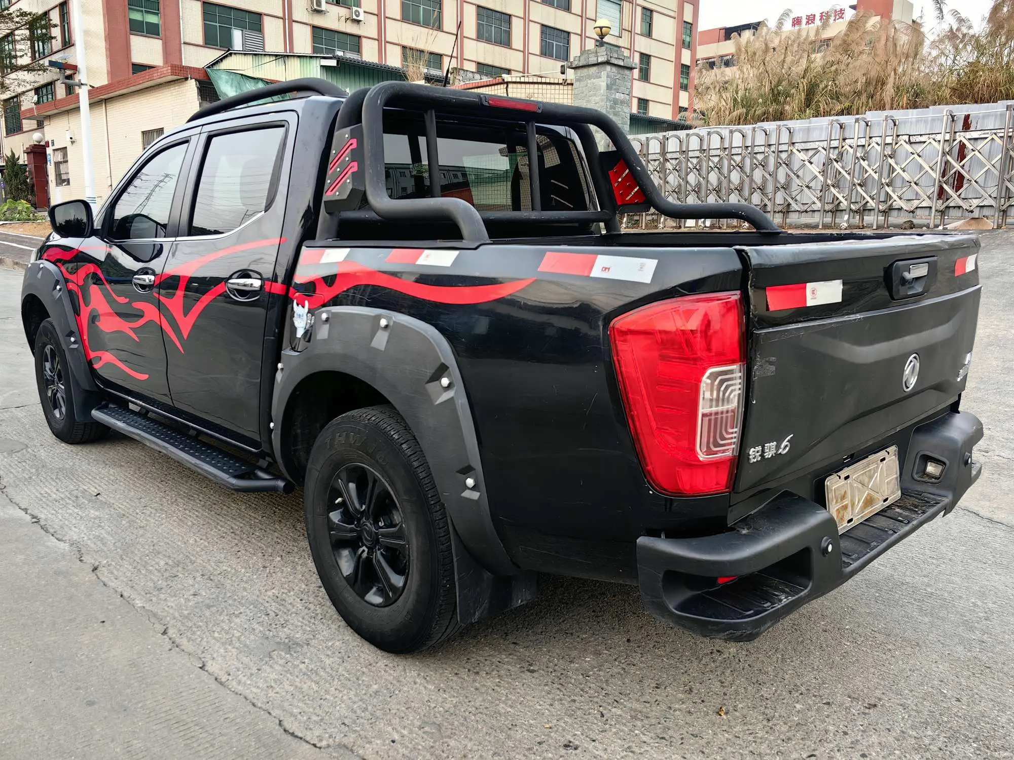 Dongfeng Ruiqi 6  из Китая