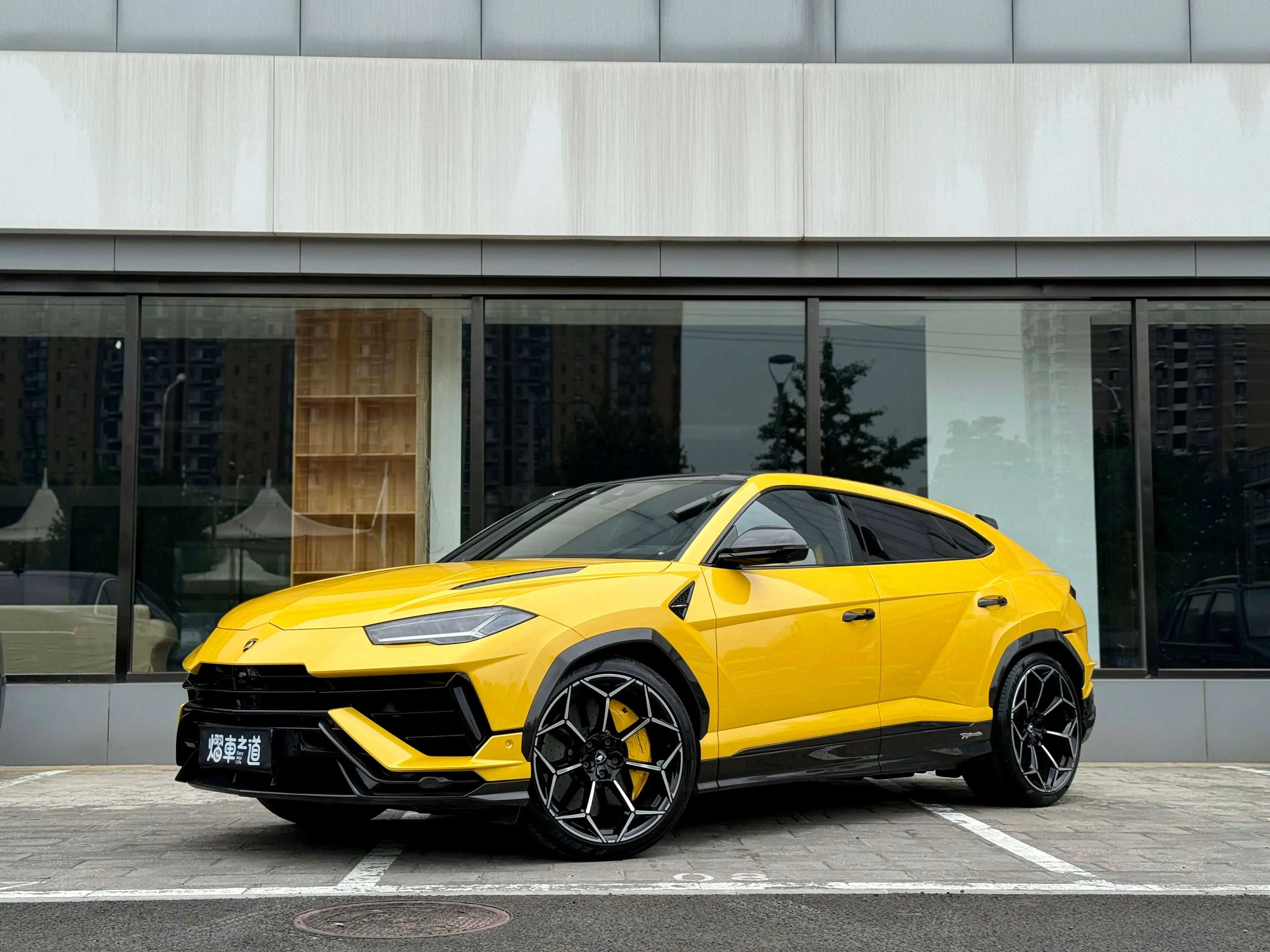 Lamborghini Urus  из Китая