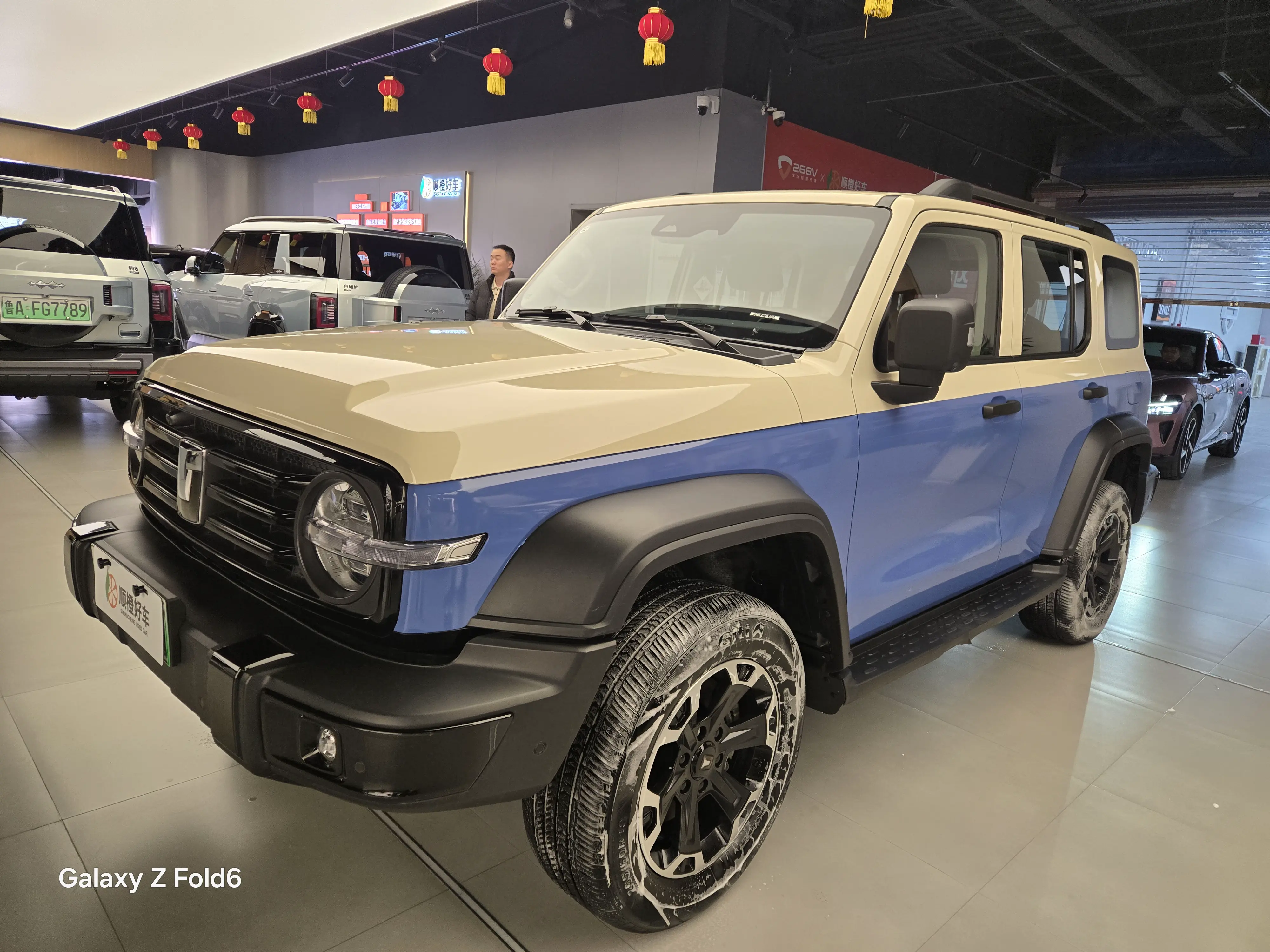 Tank 300 Hi4-T  из Китая