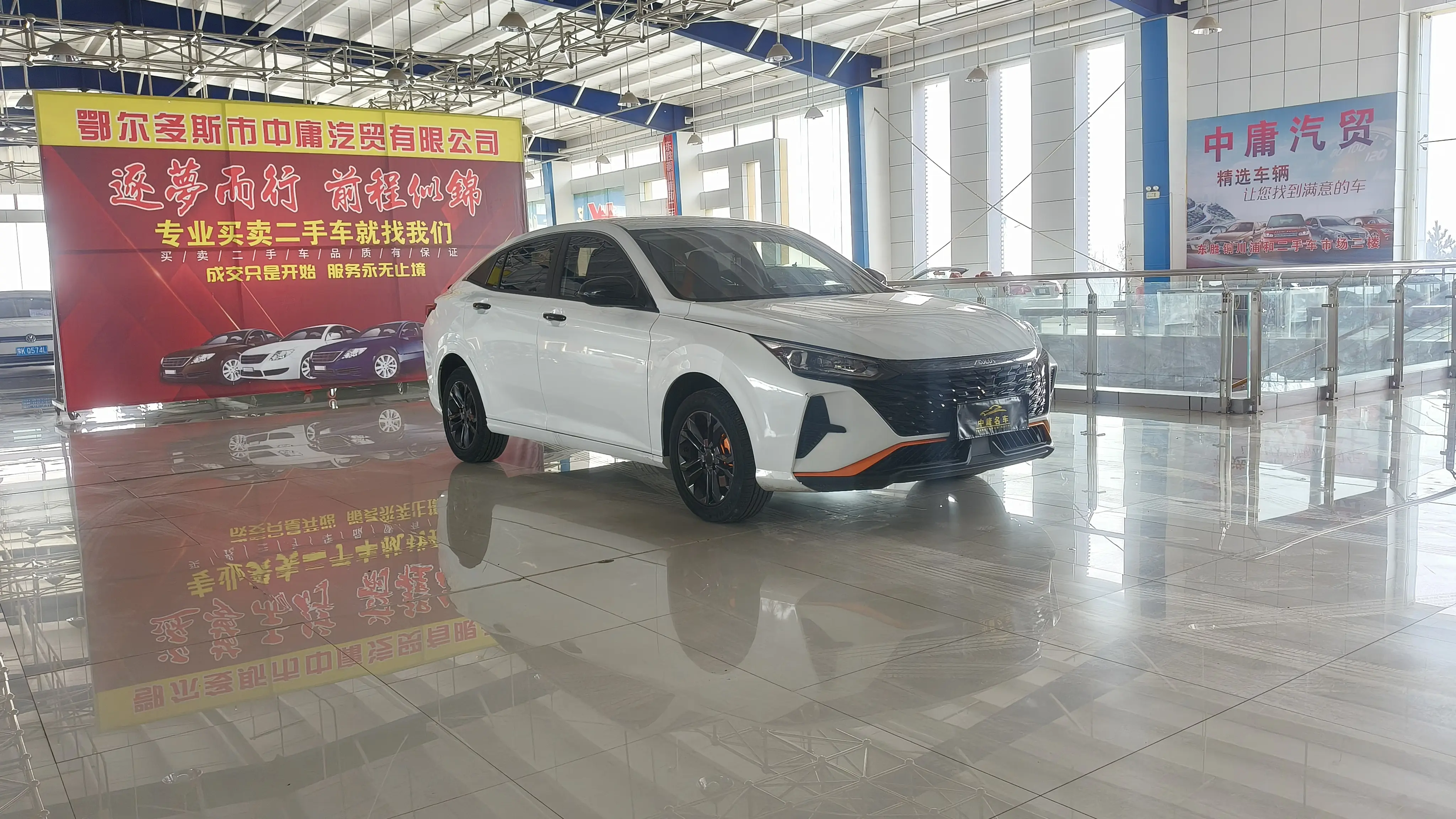 Dongfeng Yixuan  из Китая